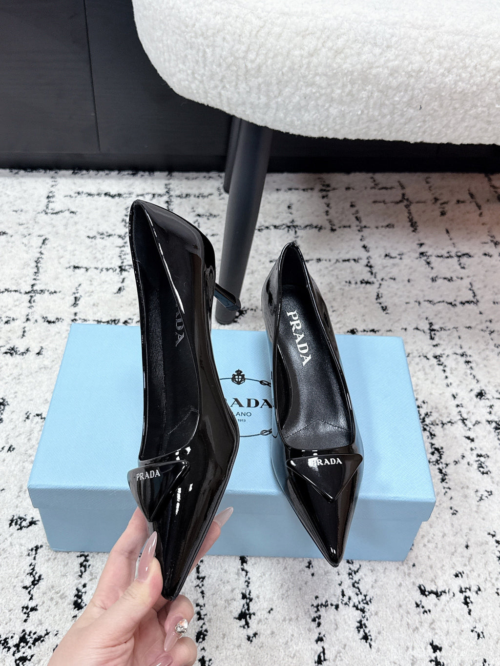 PRADA 26S POINTED-TOE HIGH HEELS 60MM IN BLACK PATENT CALFSKIN WITH LOGO
