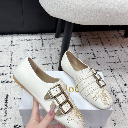 CHLOÉ 26S FLAT SHOES IN WHITE CALFSKIN WITH METAL STUDS