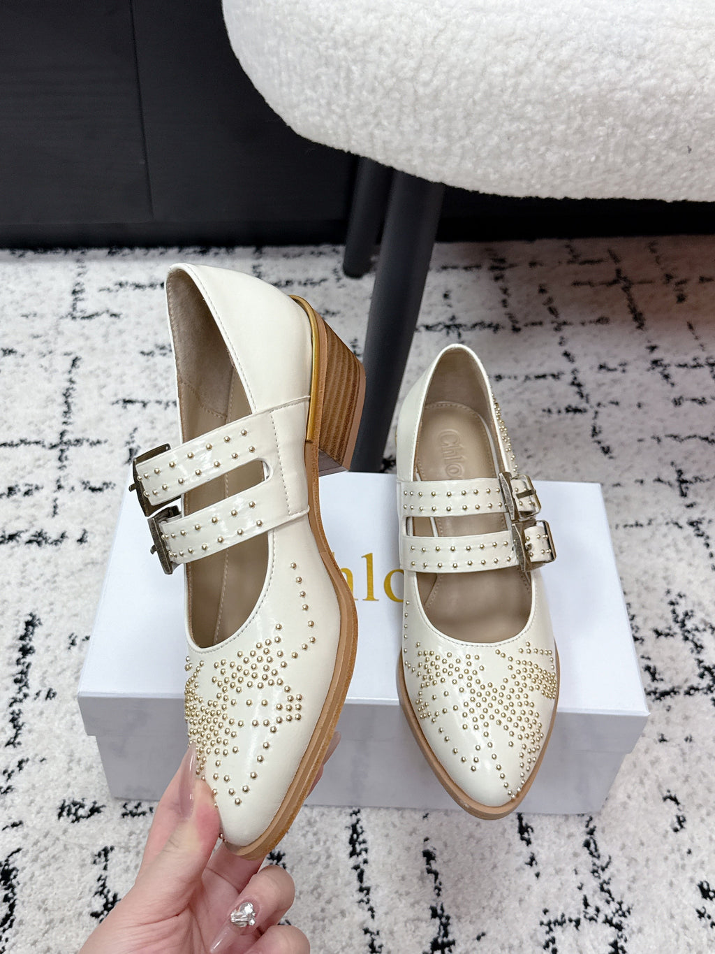 CHLOÉ 26S METAL STUD SHOES IN CREAM WHITE CALFSKIN