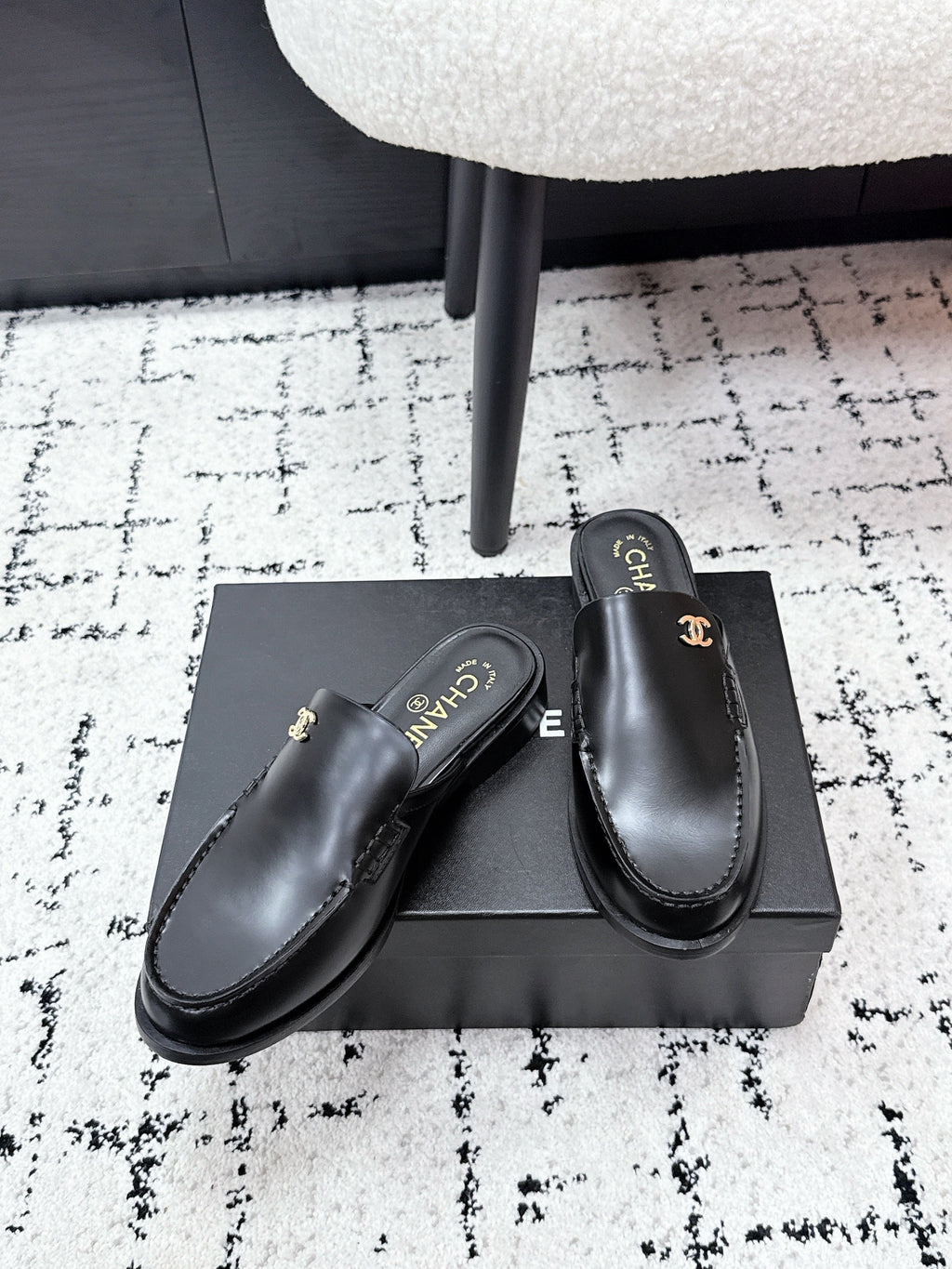CHANEL 26S MULE LOAFERS IN BLACK SMOOTH CALFSKIN WITH CC LOGO