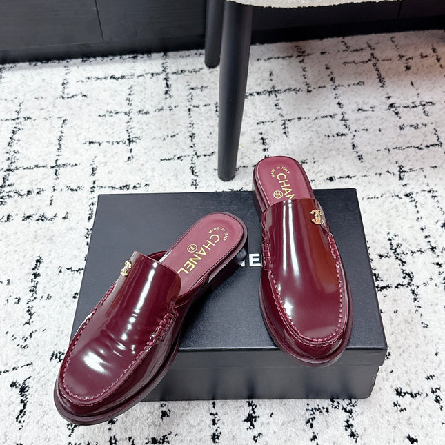 CHANEL 26S MULE LOAFERS IN BURGUNDY RED PATENT CALFSKIN WITH CC LOGO