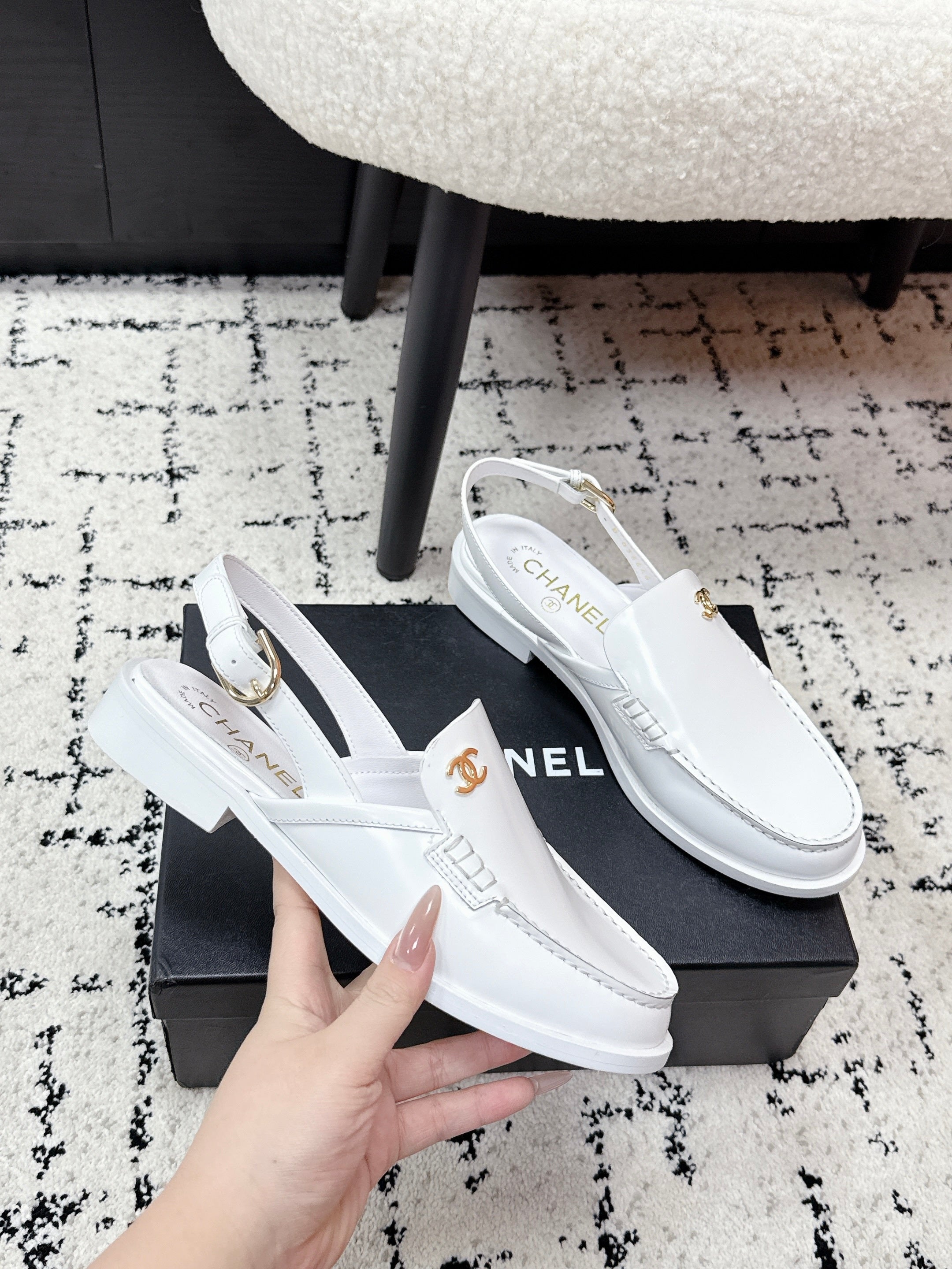 CHANEL 26S SLINGBACK LOAFERS IN WHITE PATENT CALFSKIN WITH CC LOGO