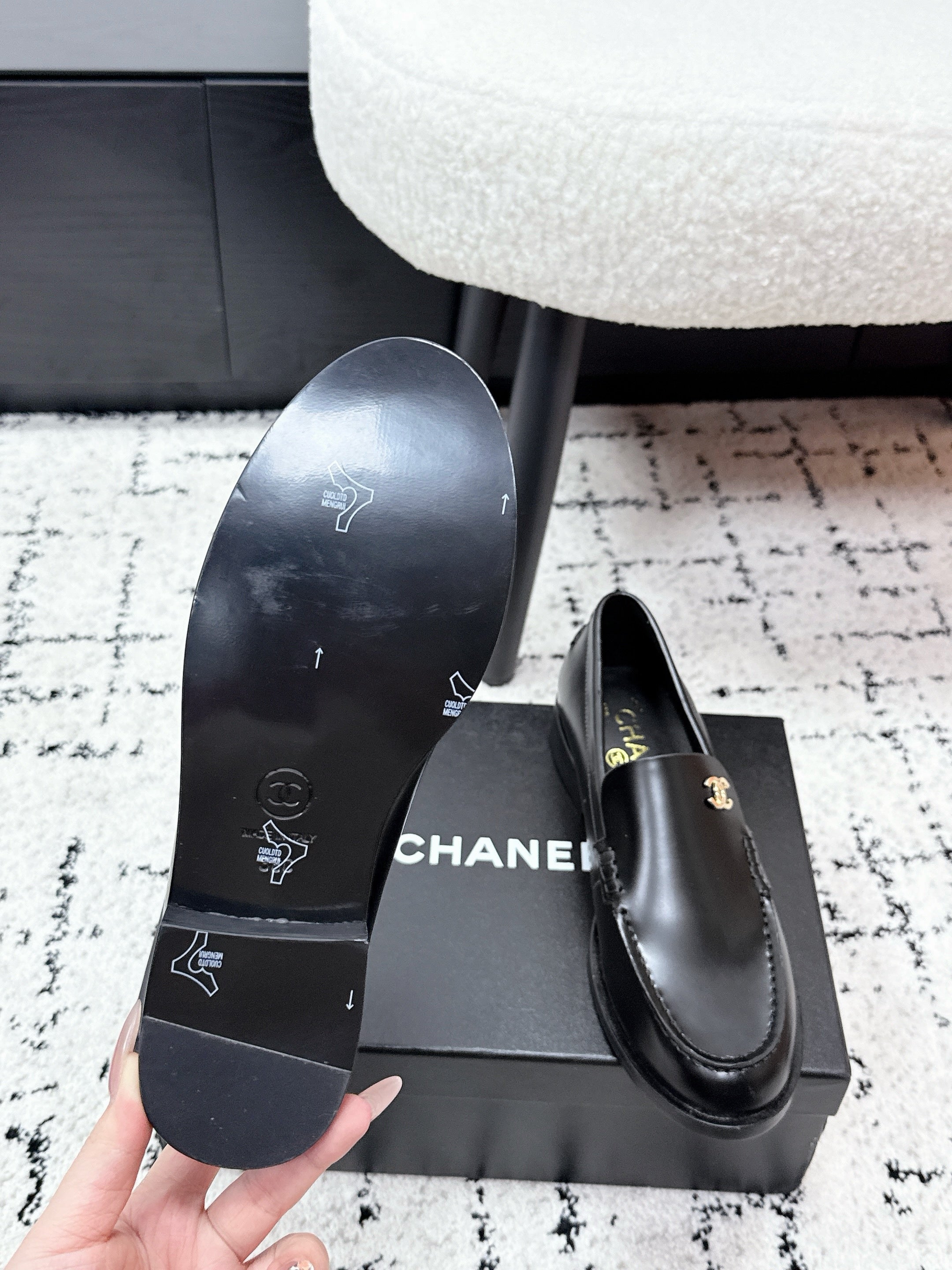 CHANEL 26S LOAFERS IN BLACK SMOOTH CALFSKIN WITH CC LOGO