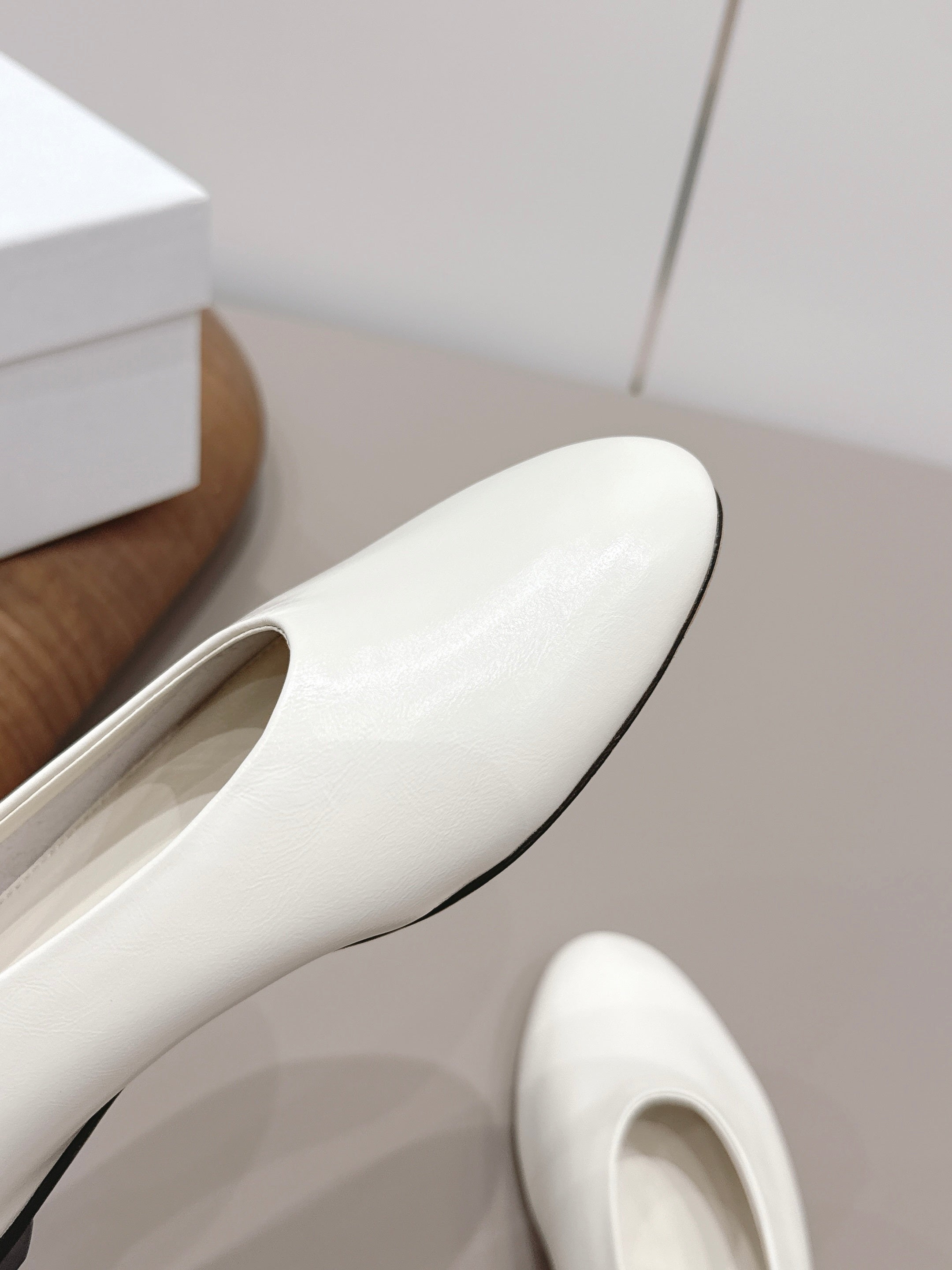THE ROW 26S BALLET FLATS IN WHITE CALFSKIN