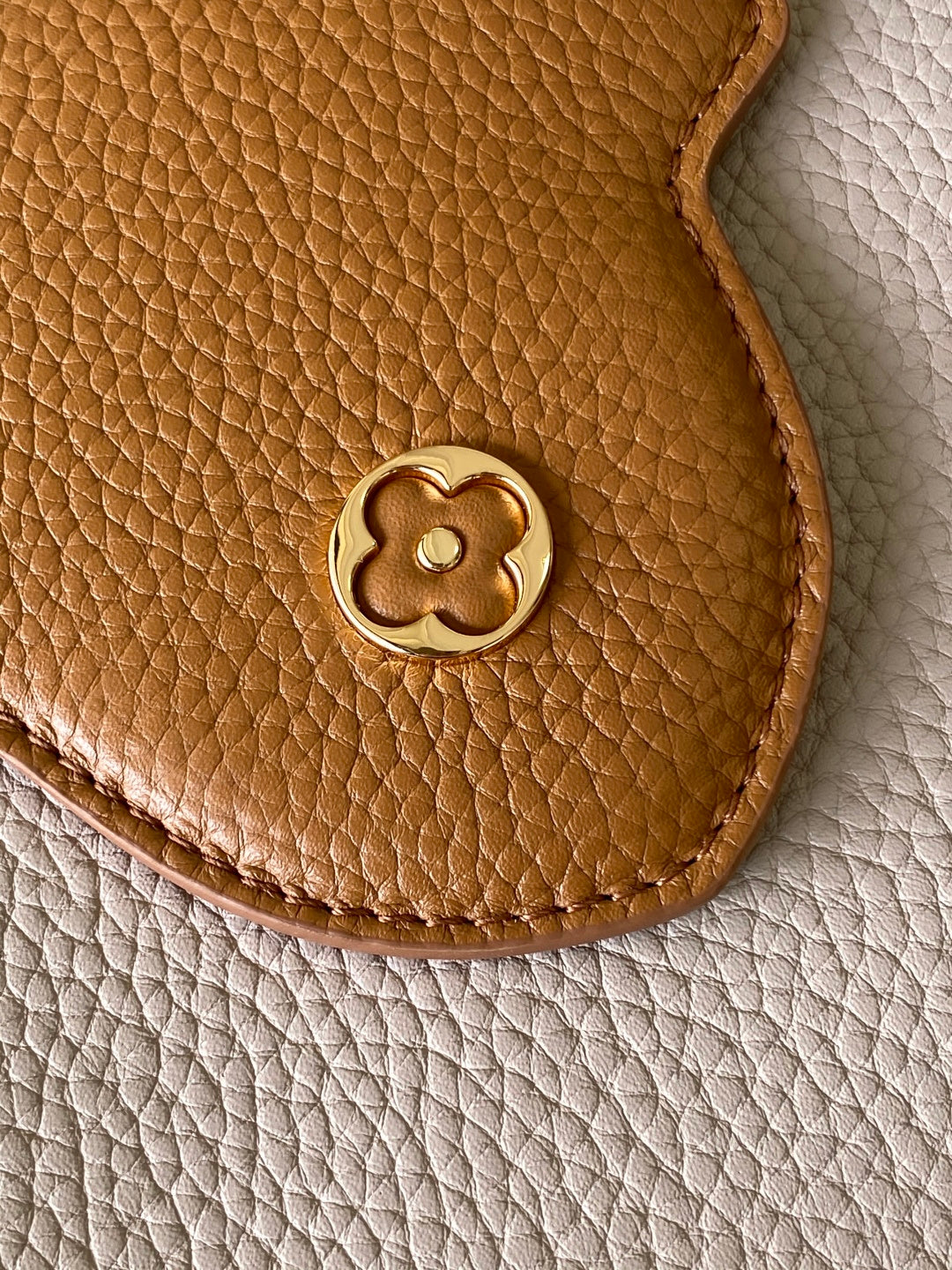 LV 26S CAPUCINES BAG 27 IN GRAYISH BEIGE TAURILLON CALFSKIN