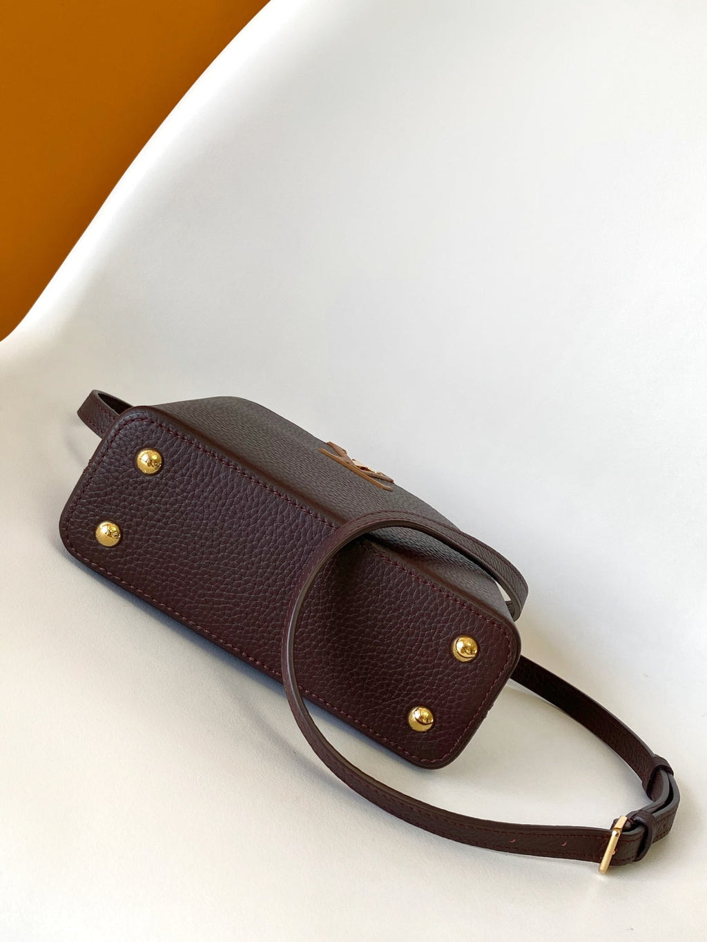 LV 26S CAPUCINES BAG 21 IN REDDISH BROWN TAURILLON CALFSKIN