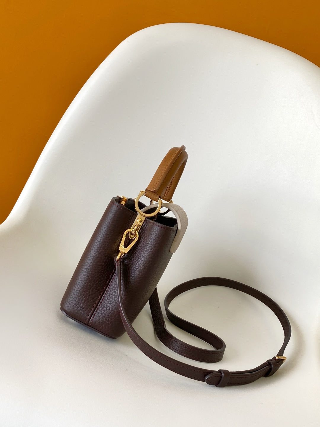 LV 26S CAPUCINES BAG 21 IN REDDISH BROWN TAURILLON CALFSKIN