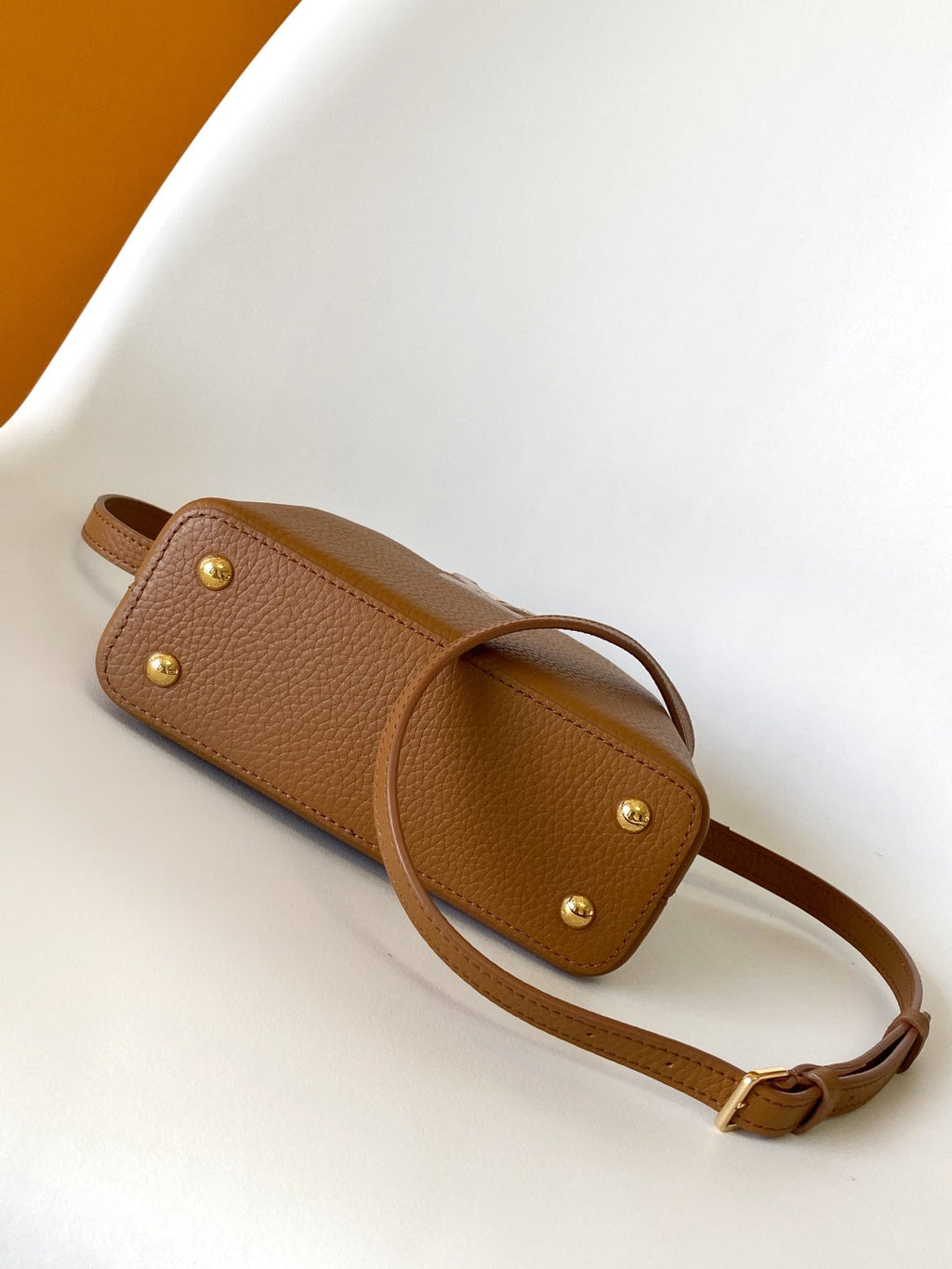 LV 26S CAPUCINES BAG 21 IN BROWN TAURILLON CALFSKIN