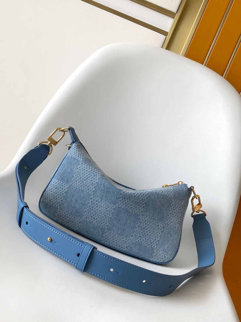 LV 25S POCHETTE ACCESSORIES XL 28 IN BLUE CANVAS DAMIER DENIM