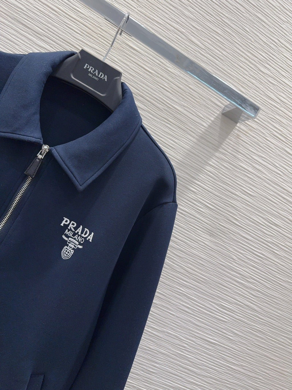 PRADA 26S SUIT 677