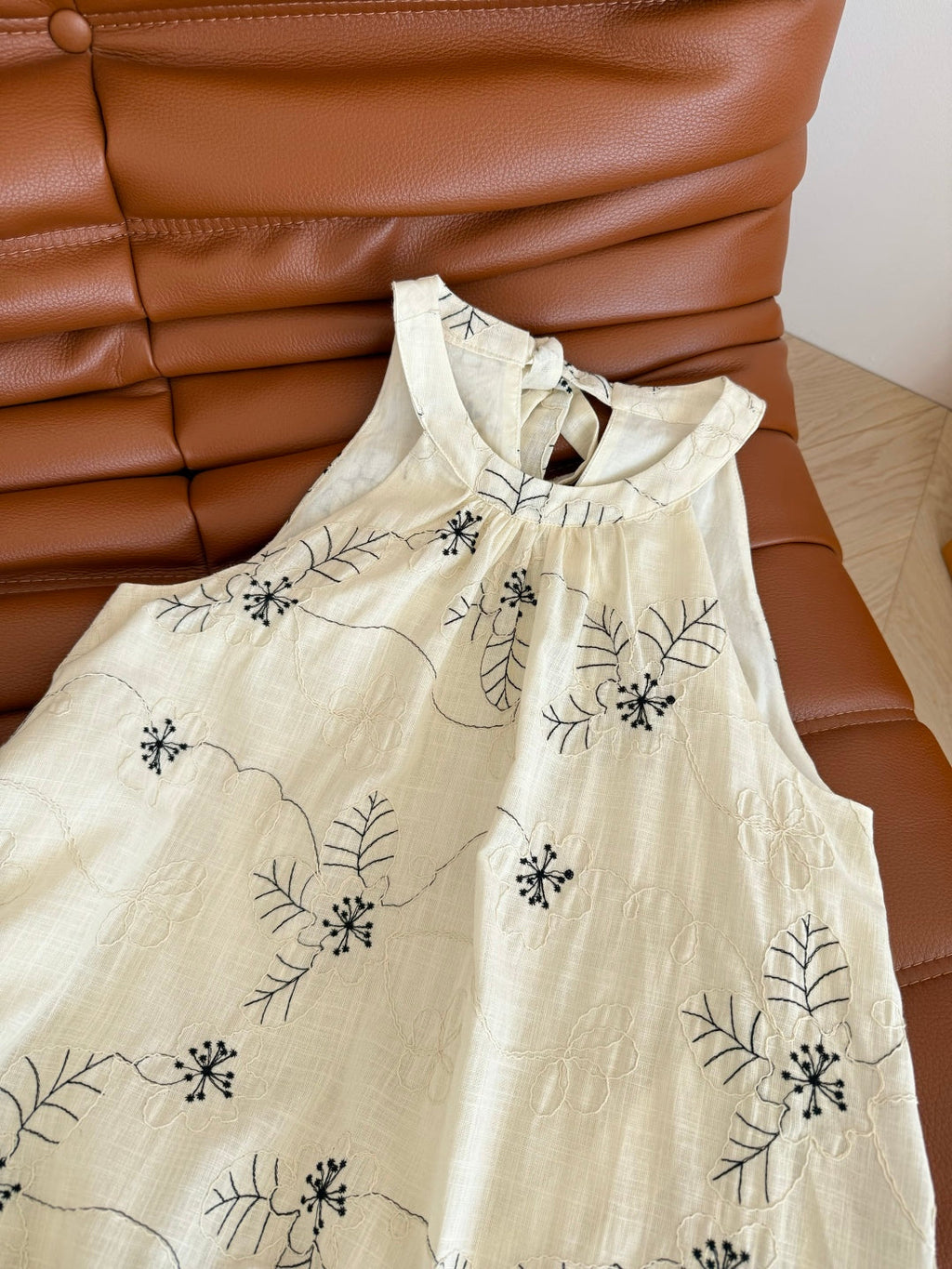 HALTER NECK TOP WITH LARGE FLORAL EMBROIDERY 265731