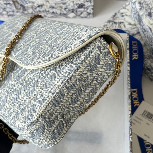 DIOR 25S MEDIUM SADDLE POUCH WITH CHAIN 21 IN LIGHT BLUE DIOR OBLIQUE JACQUARD CANVAS