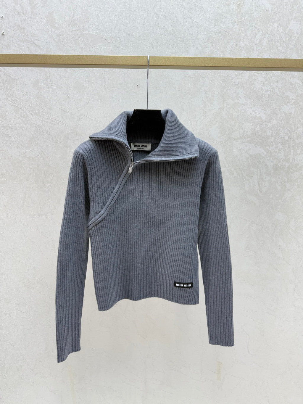 MIUMIU SWEATER STYLE 681