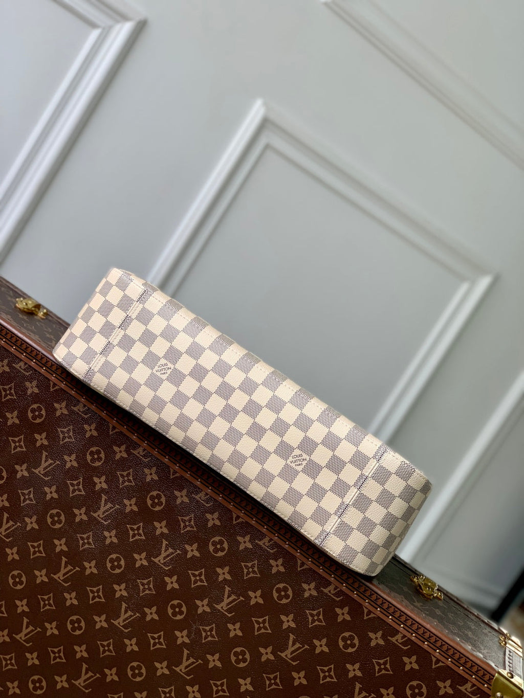 SLOUCHY PM 40 IN WHITE GREY CHECKERBOARD PATTERN DAMIER AZUR COATED CANVAS