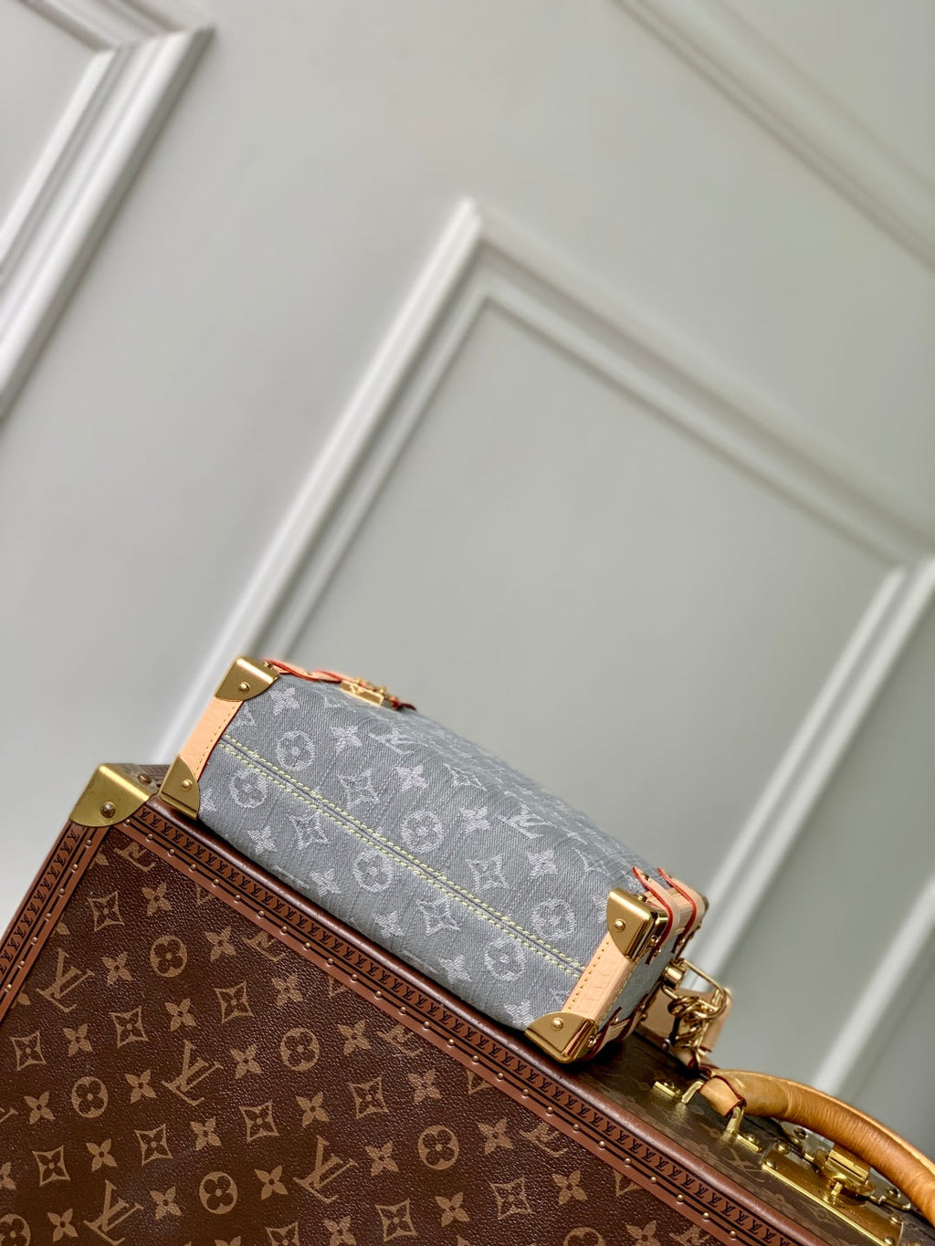 SIDE TRUNK 23.5 IN GREY MONOGRAM DENIM LIGHT BROWN CALFSKIN