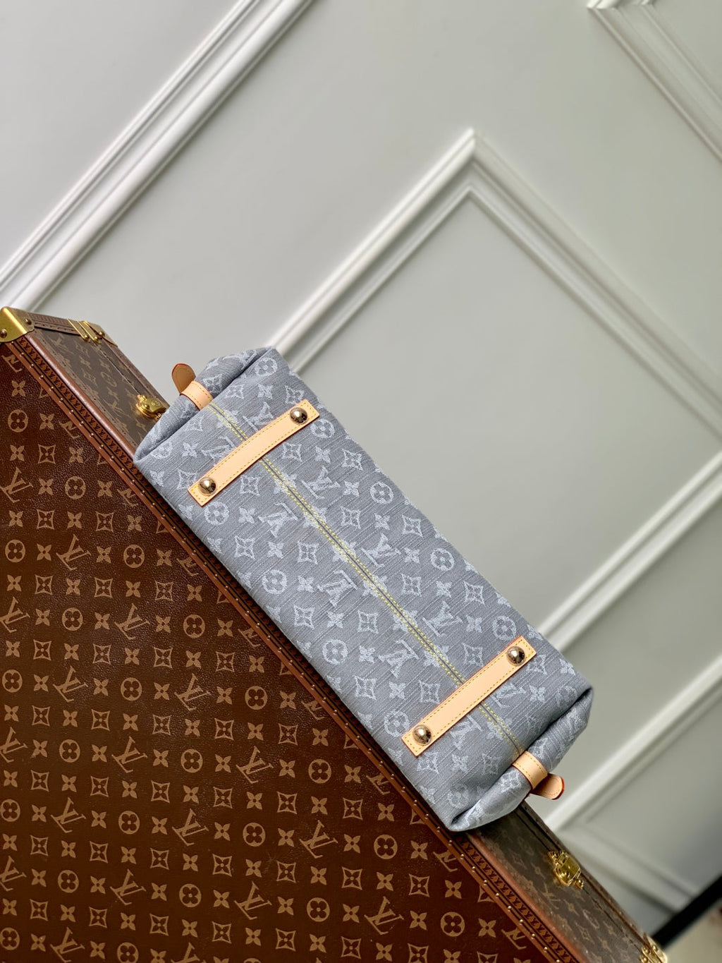 CARRYALL CARGO VIBE PM 33.5 IN GREY MONOGRAM DENIM LIGHT BROWN CALFSKIN