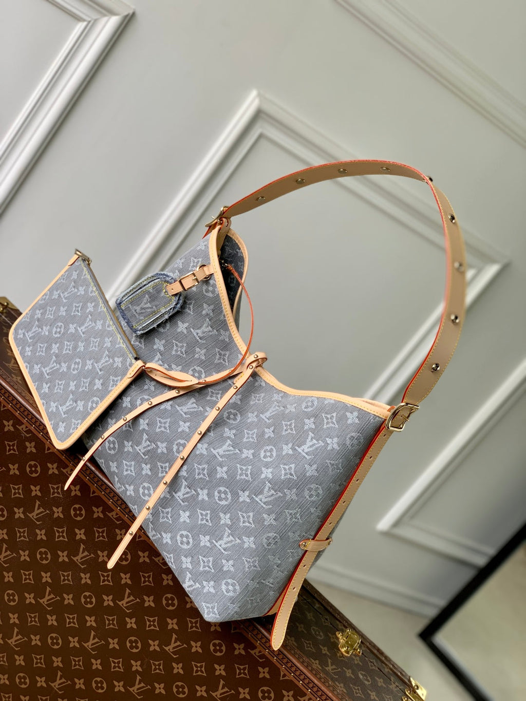 CARRYALL CARGO VIBE PM 33.5 IN GREY MONOGRAM DENIM LIGHT BROWN CALFSKIN
