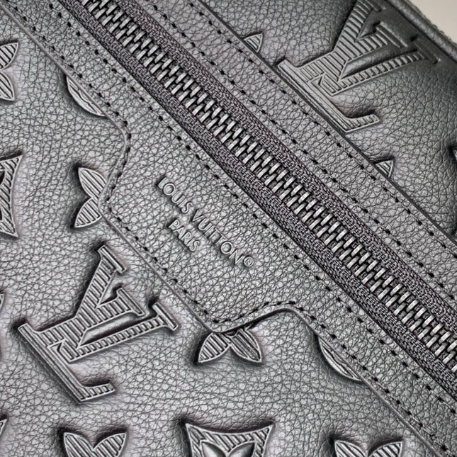 POCHETTE KASAI 24.5 IN BLACK MONOGRAM SHADOW CALFSKIN