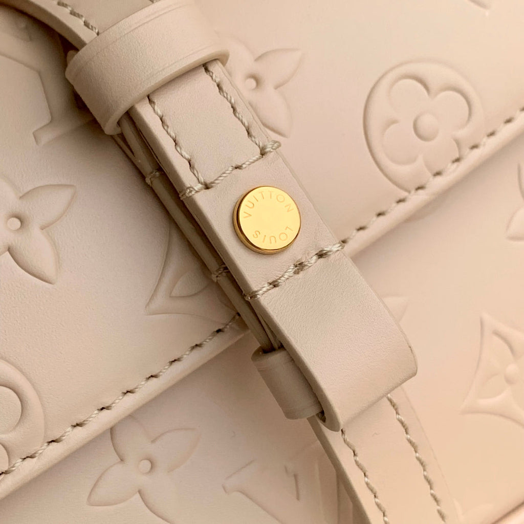 WALLET ON CHAIN IVY 23 IN BEIGE MONOGRAM REVERSE CANVAS EMBOSSED LOGO