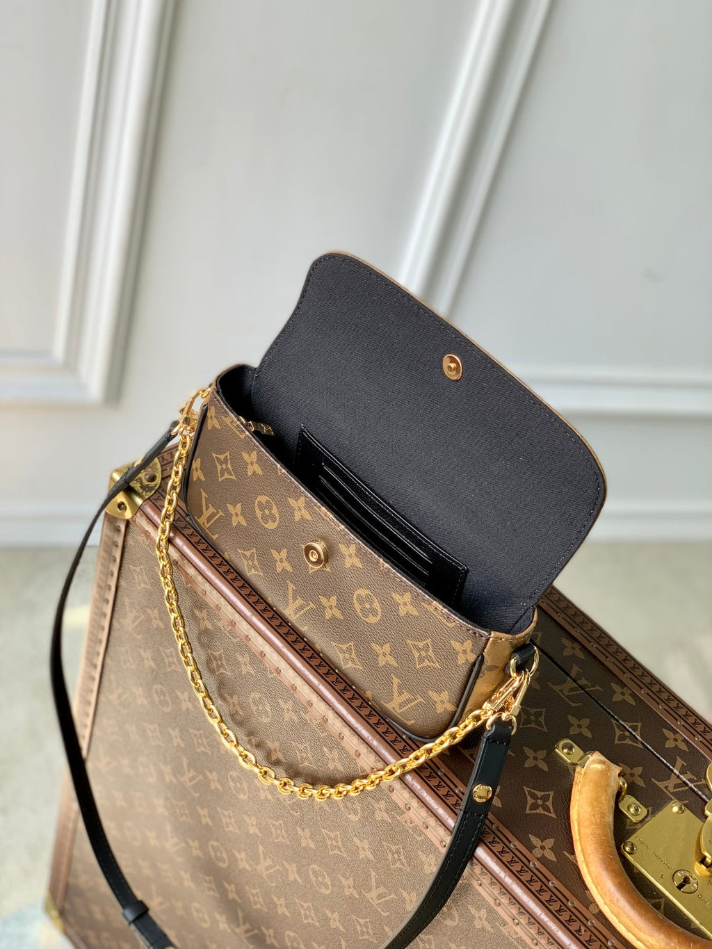 WALLET ON CHAIN IVY 23 IN BROWN MONOGRAM REVERSE CANVAS