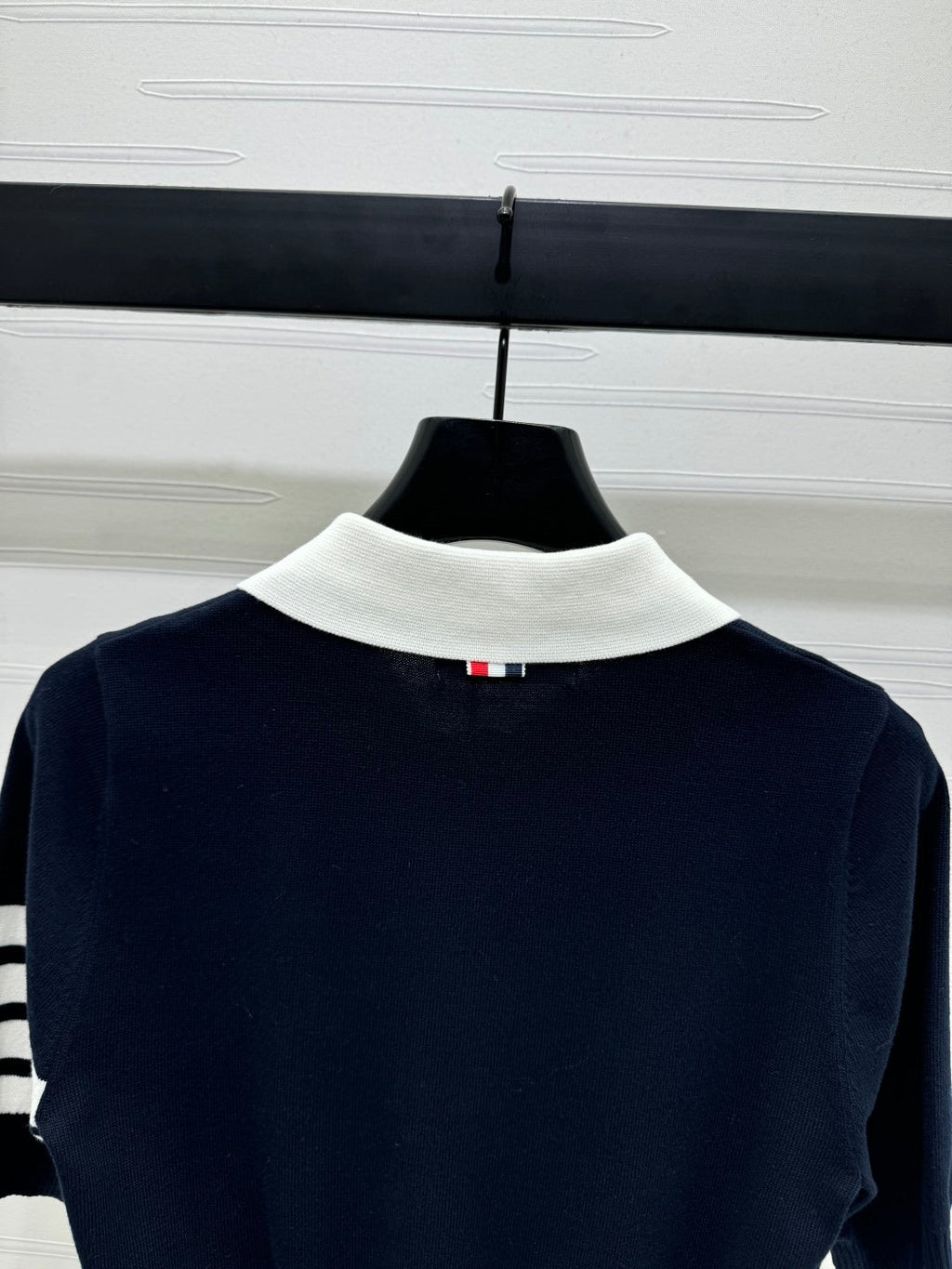 THOM SHORT-SLEEVE KNIT SWEATER WITH EMBROIDERED DOG MOTIF 274850