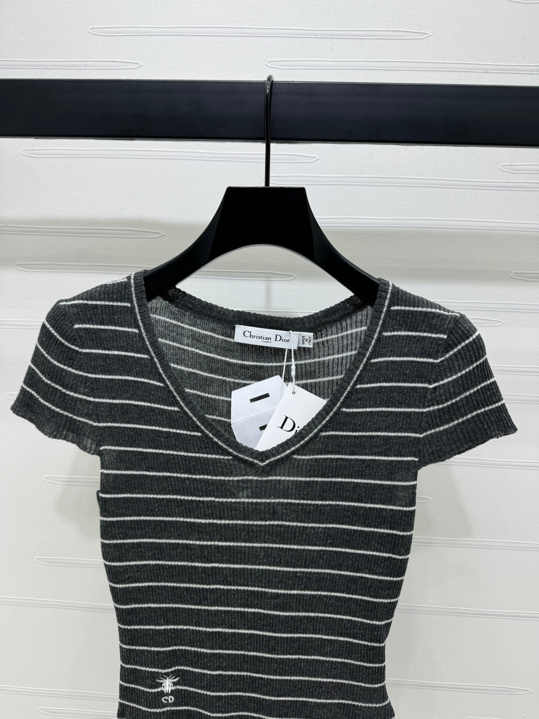 DIOR 25S SHORT SLEEVE STRIPED V-NECK SWEATER 264077