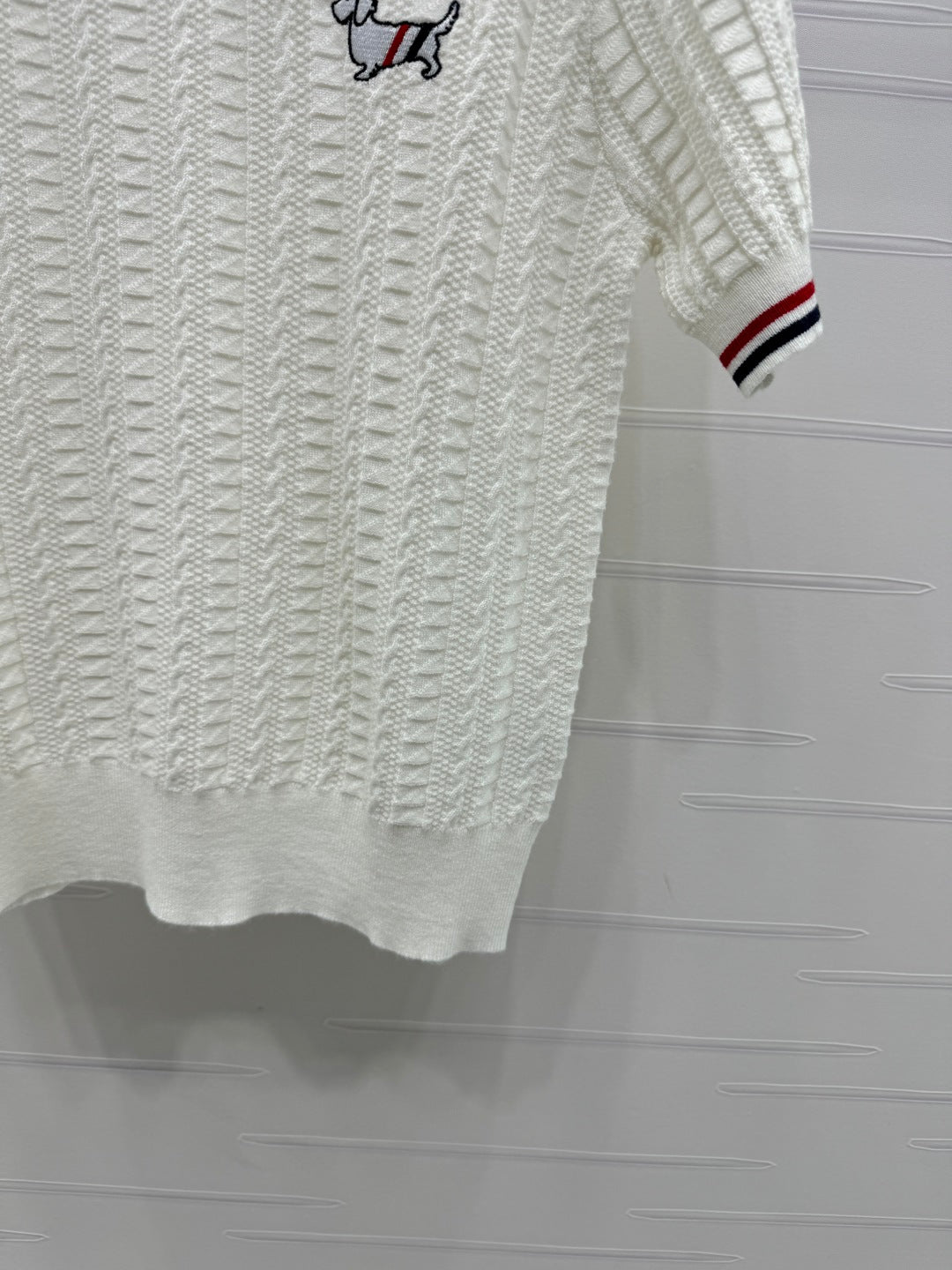 THOM SHORT-SLEEVE KNIT TOP WITH EMBROIDERED DOG MOTIF 274871