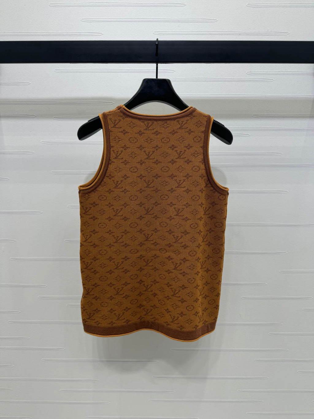 LV ROUND-NECK KNITTED SLEEVELESS VEST 274937