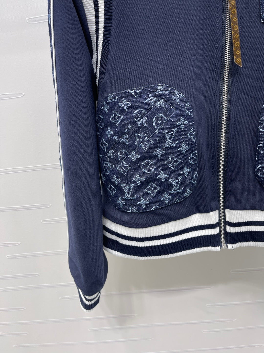 LV 25S REVERSIBLE BOMBER JACKET 0100