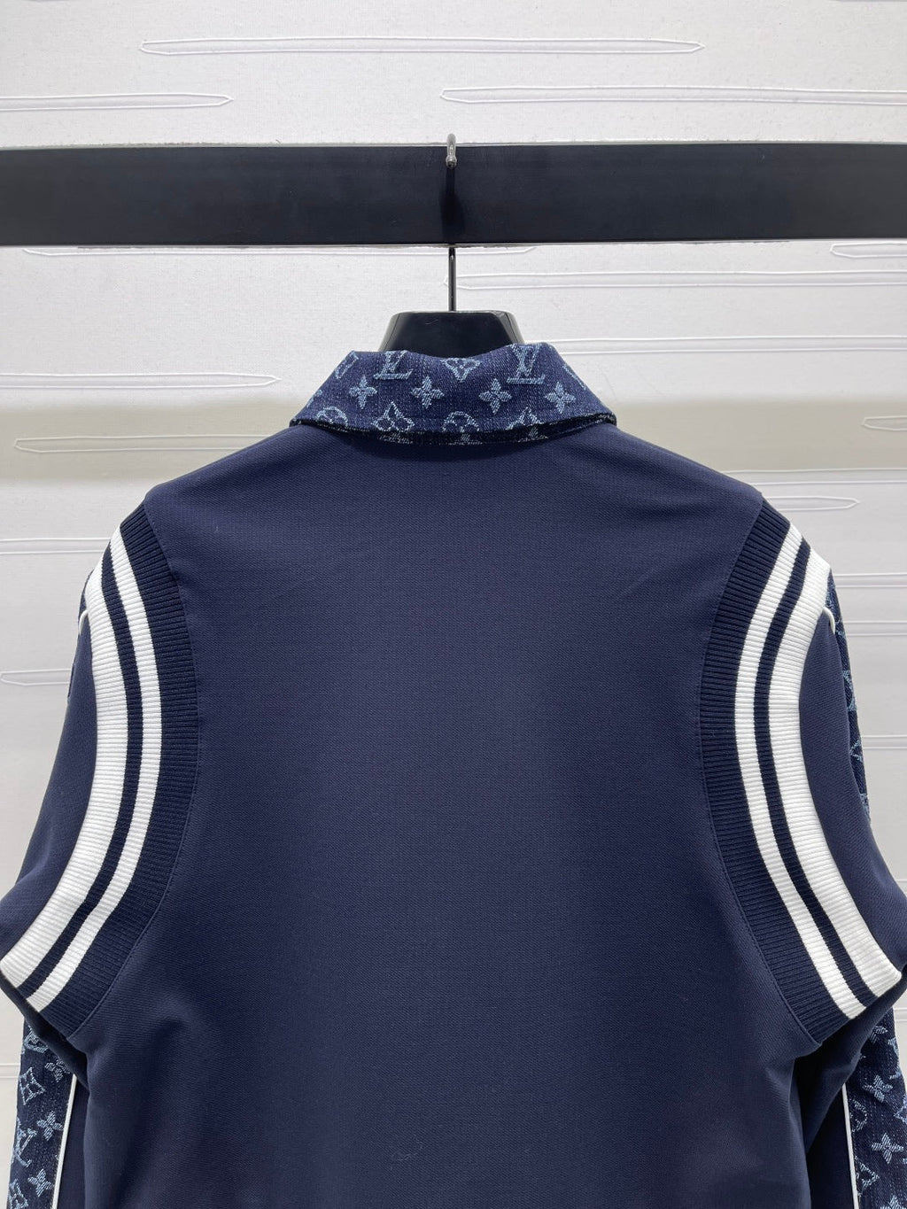 LV 25S REVERSIBLE BOMBER JACKET 0100
