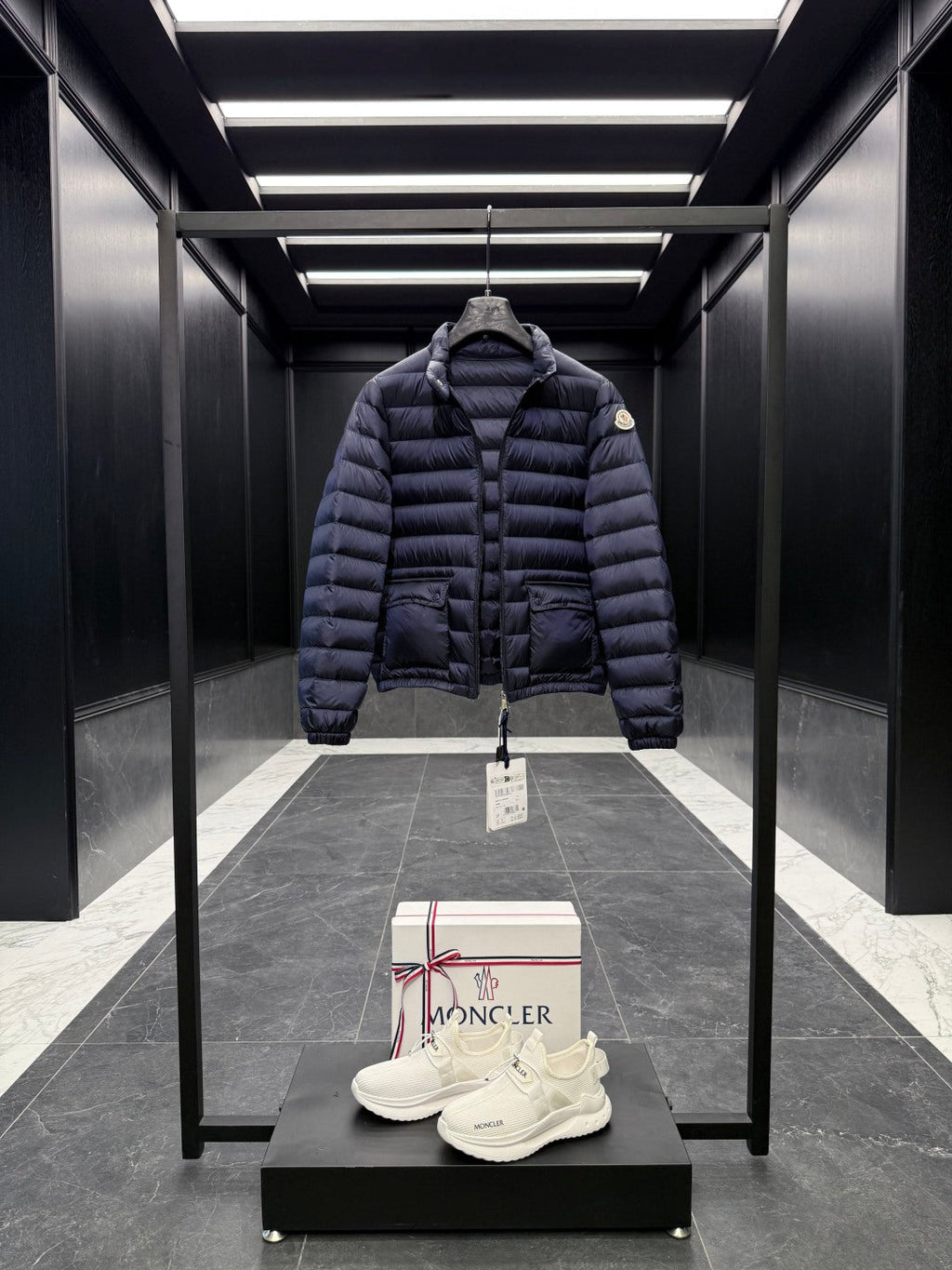 MONCLER 25S JACKET IN NAVY 022