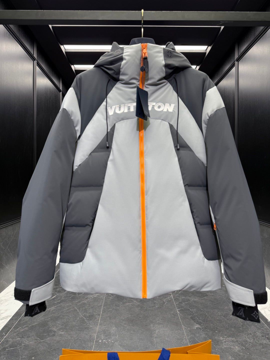 LV 25S DOWN JACKET 566132