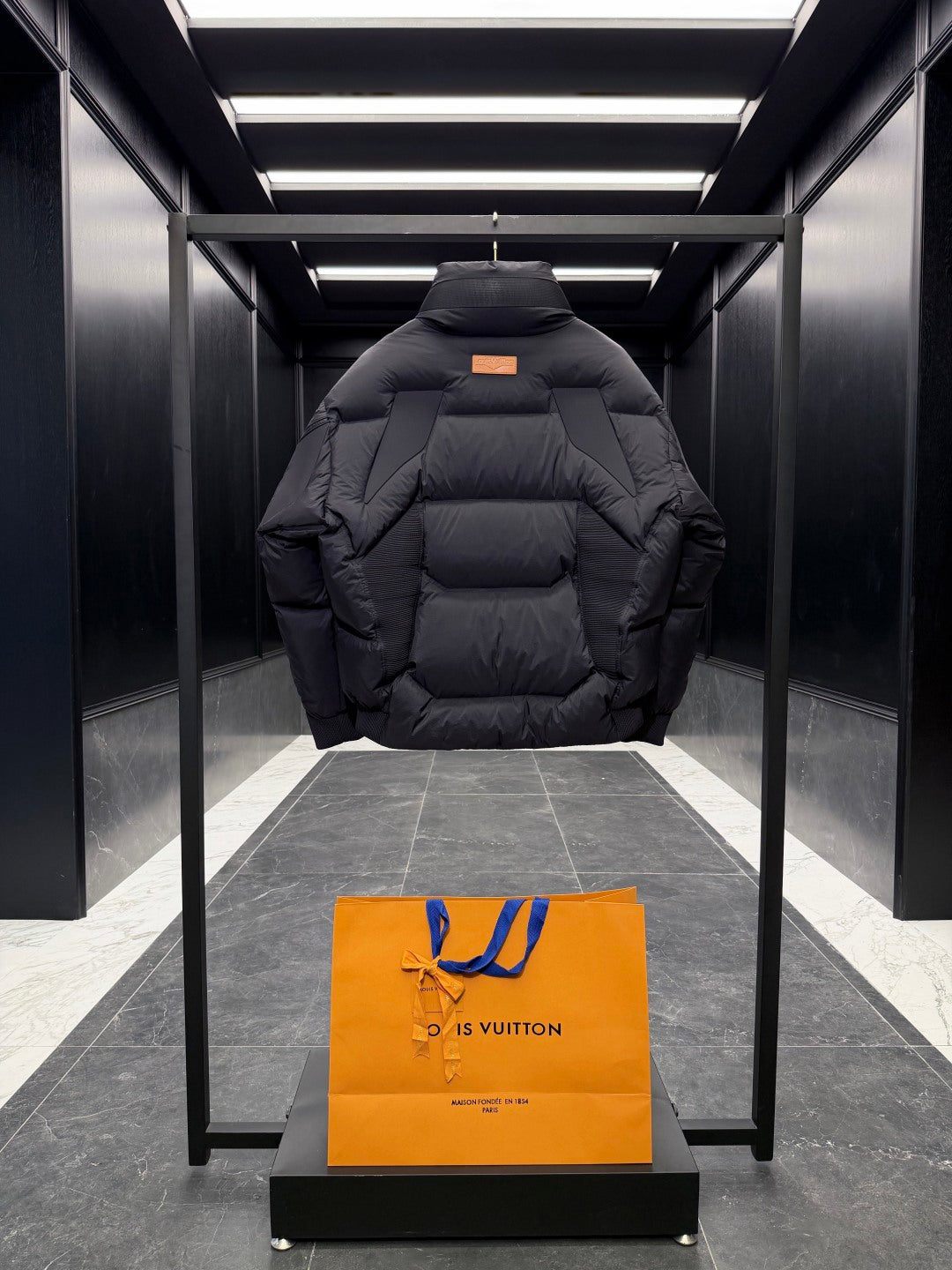 LV 25S DOWN JACKET 574436