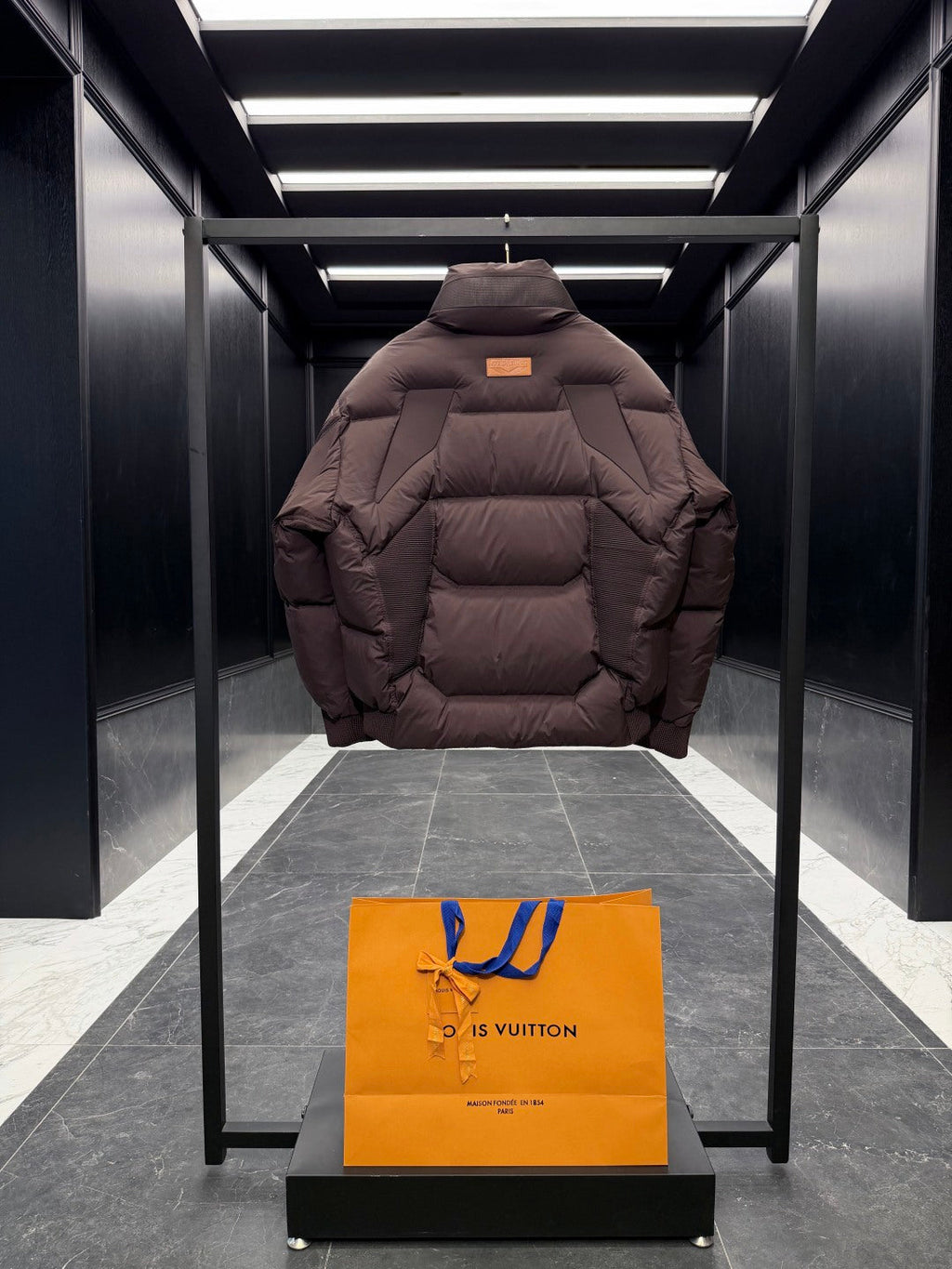 LV 25S DOWN JACKET 574443