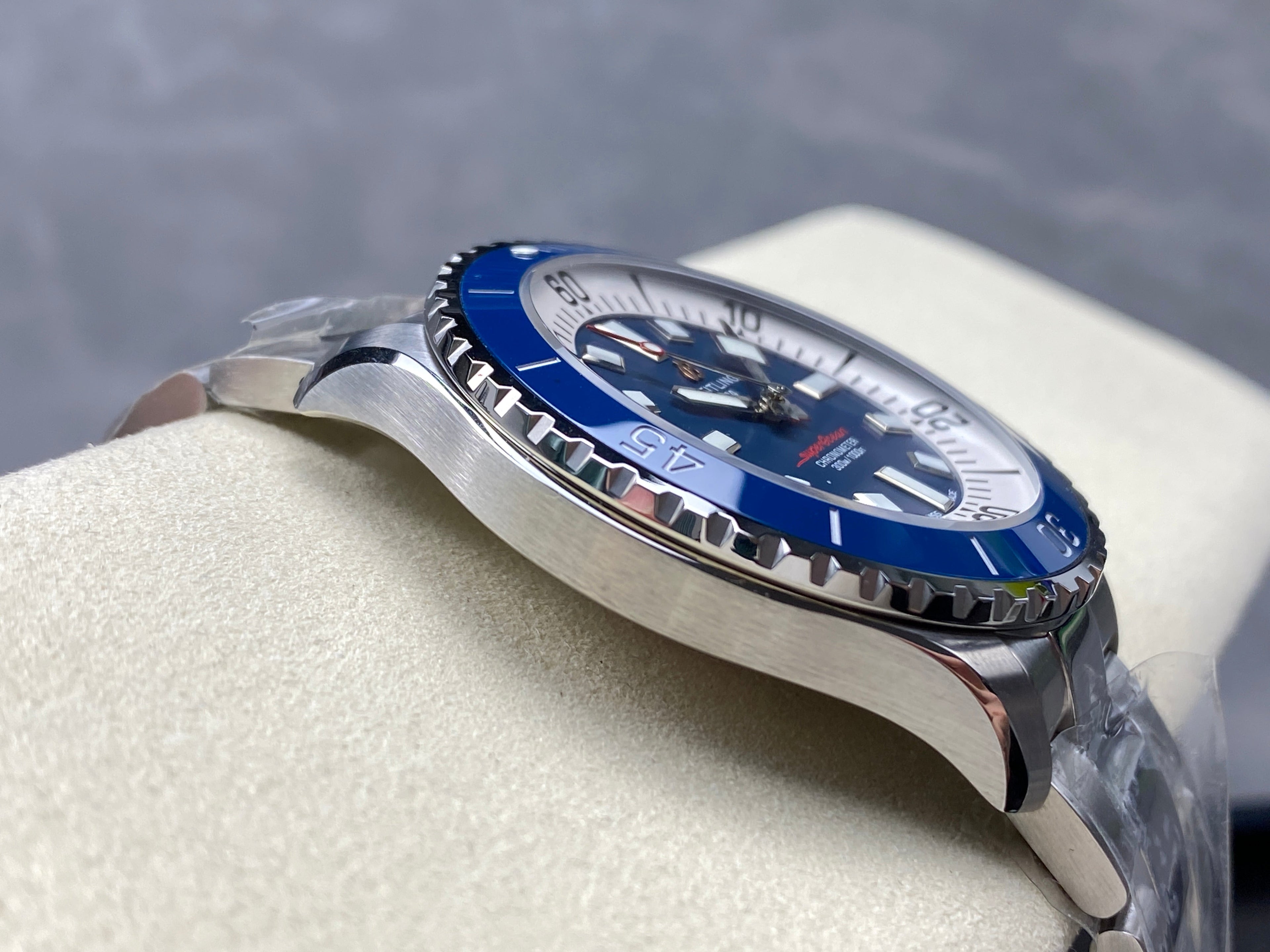 SUPEROCEAN AUTOMATIC 44 STEEL CASE BLUE AND WHITE DIAL