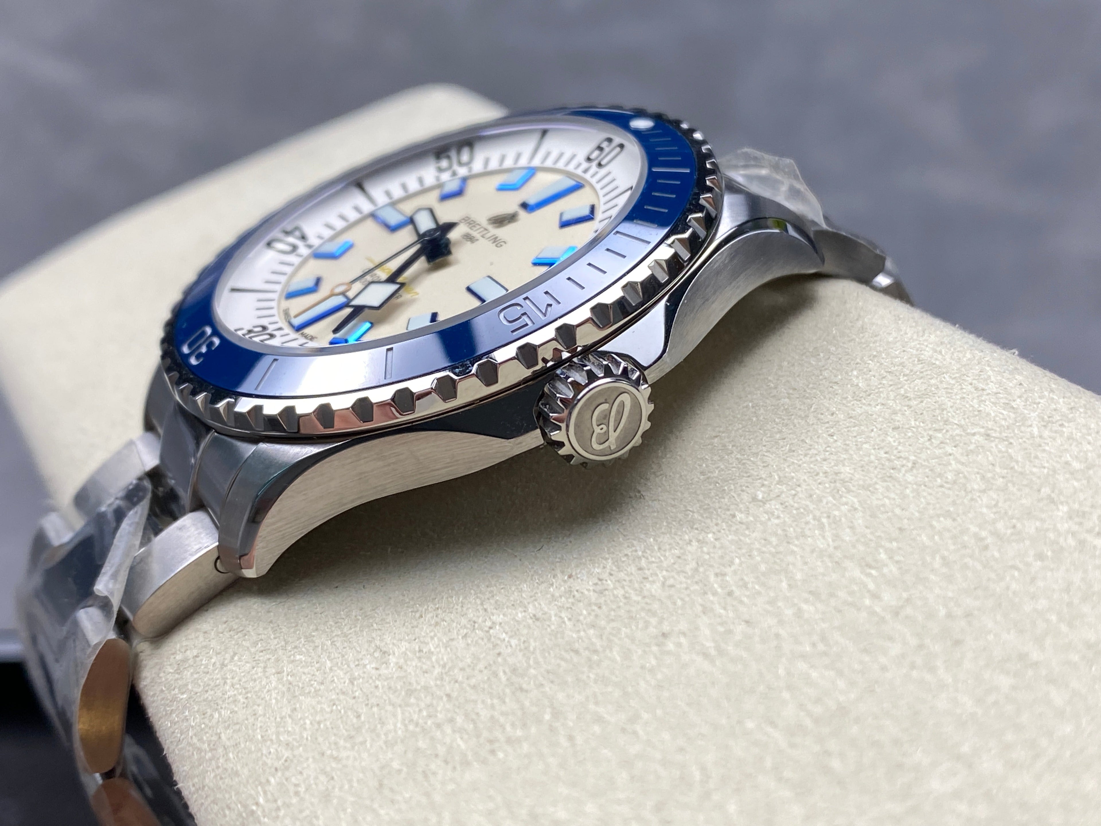 SUPEROCEAN AUTOMATIC 44 STEEL CASE NAVY BLUE CERAMIC BEZEL