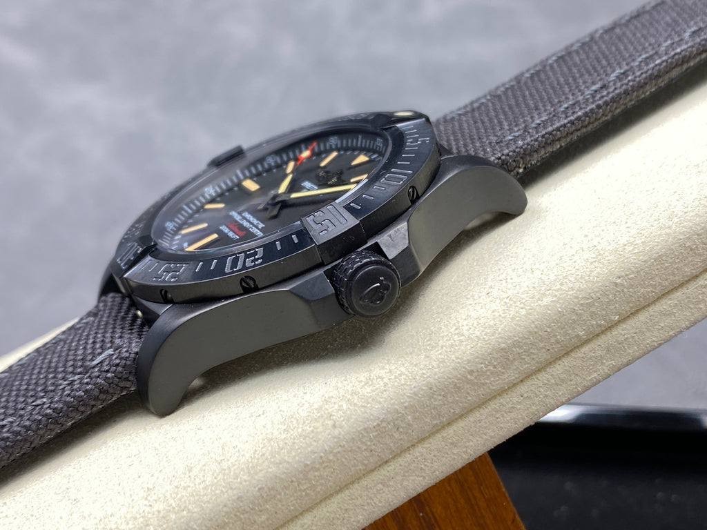 AVENGER BLACKBIRD TITANIUM CASE BLACK NYLON STRAP