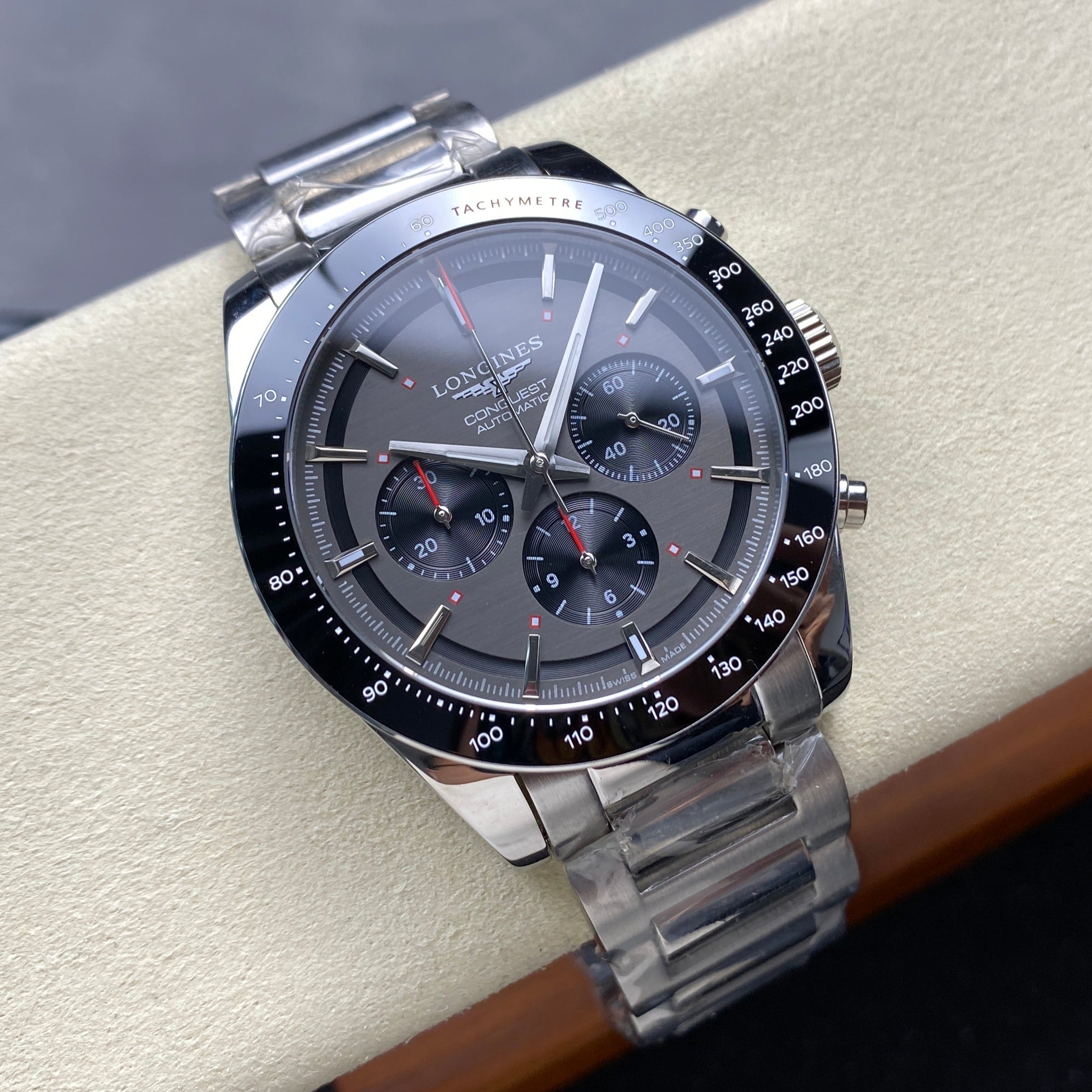 CONQUEST CHRONOGRAPH 42 MM SILVER CASE WITH FULL BLACK DIAL