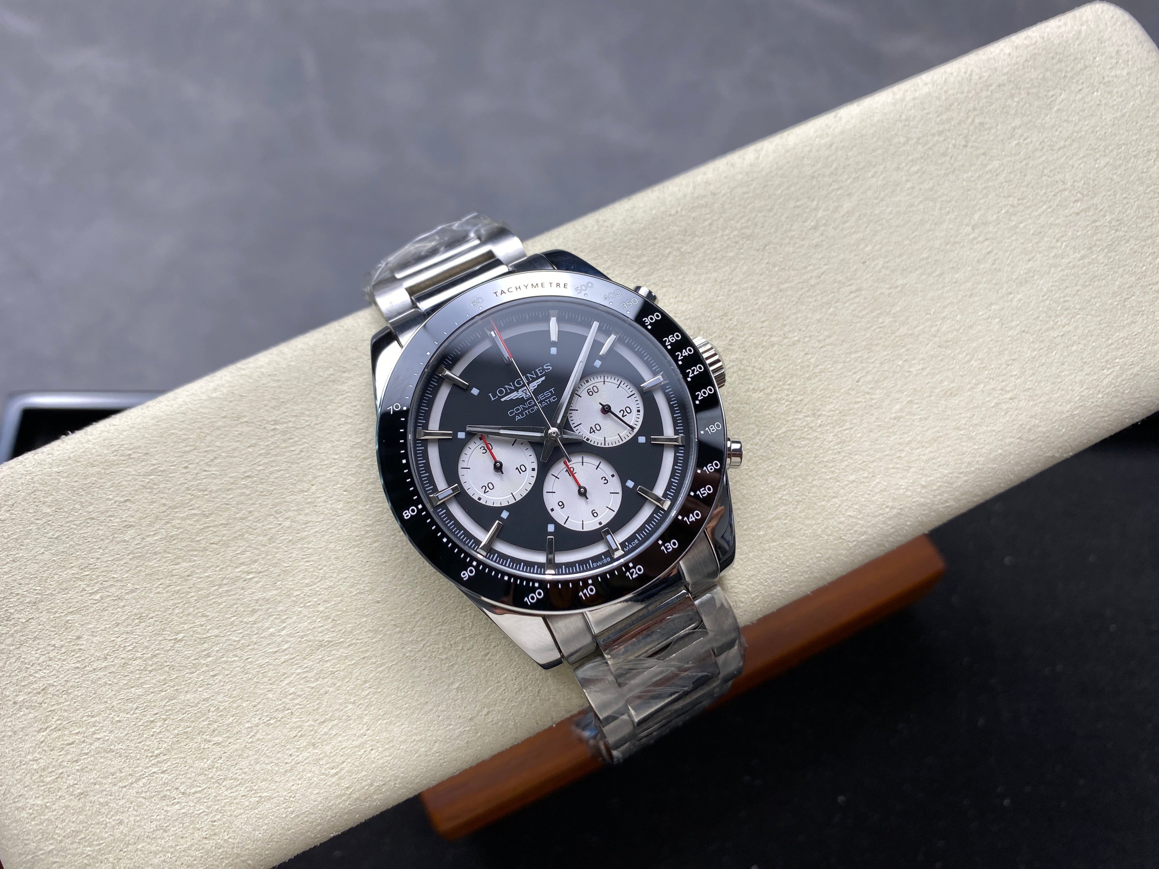 CONQUEST CHRONOGRAPH 42 MM SILVER CASE WITH BLACK DIAL