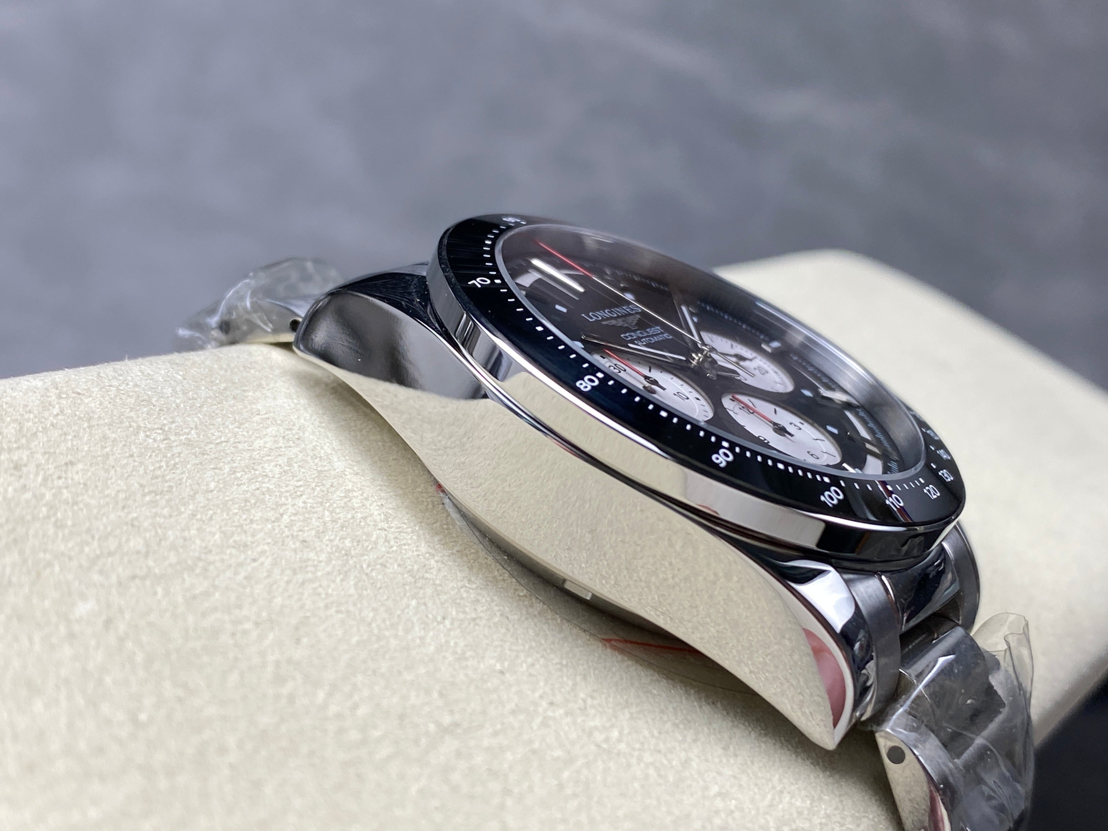 CONQUEST CHRONOGRAPH 42 MM SILVER CASE WITH BLACK DIAL