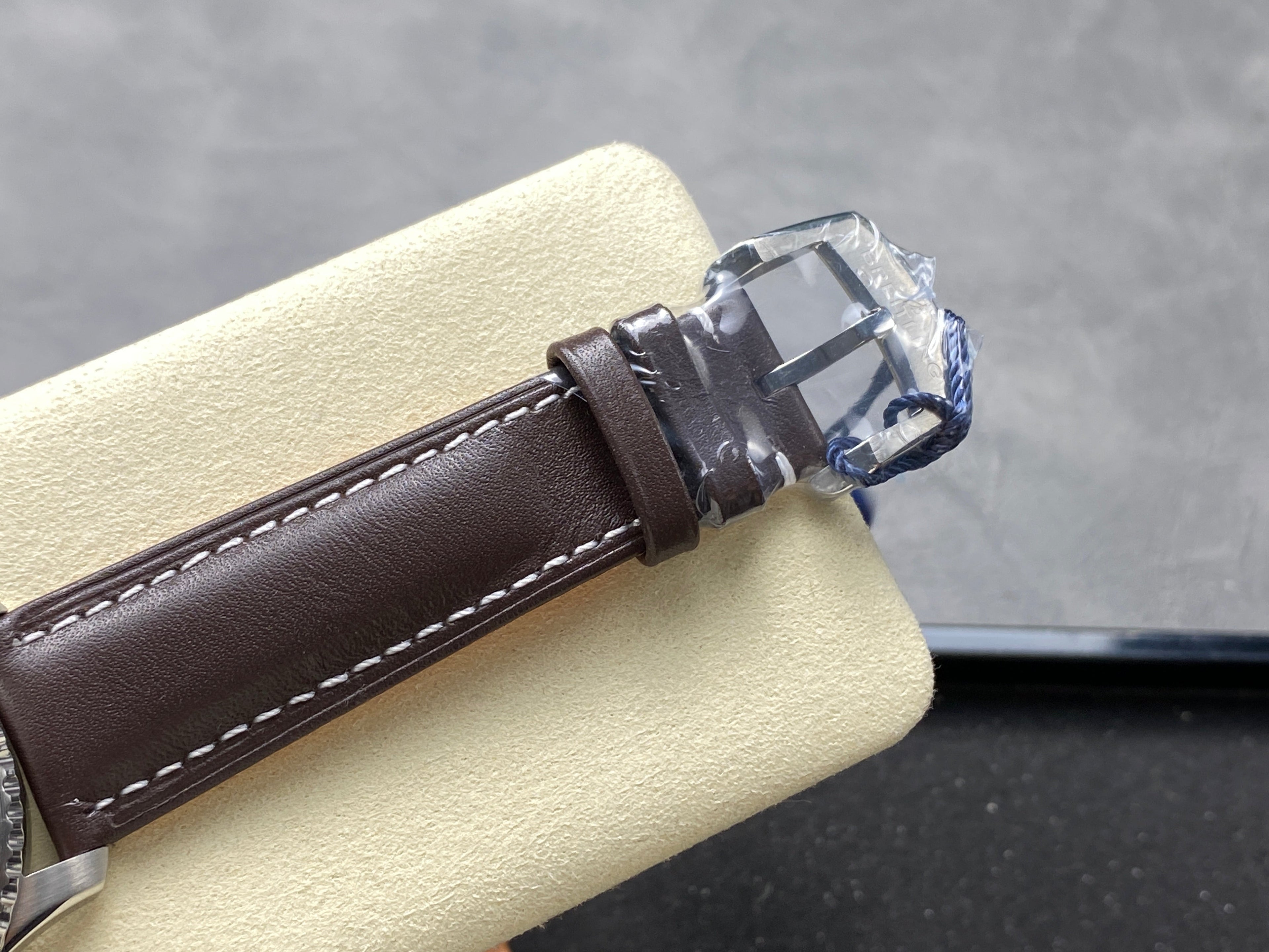 AVIATOR 8 AUTOMATIC STEEL CASE BLUE DIAL BROWN CALFSKIN STRAP