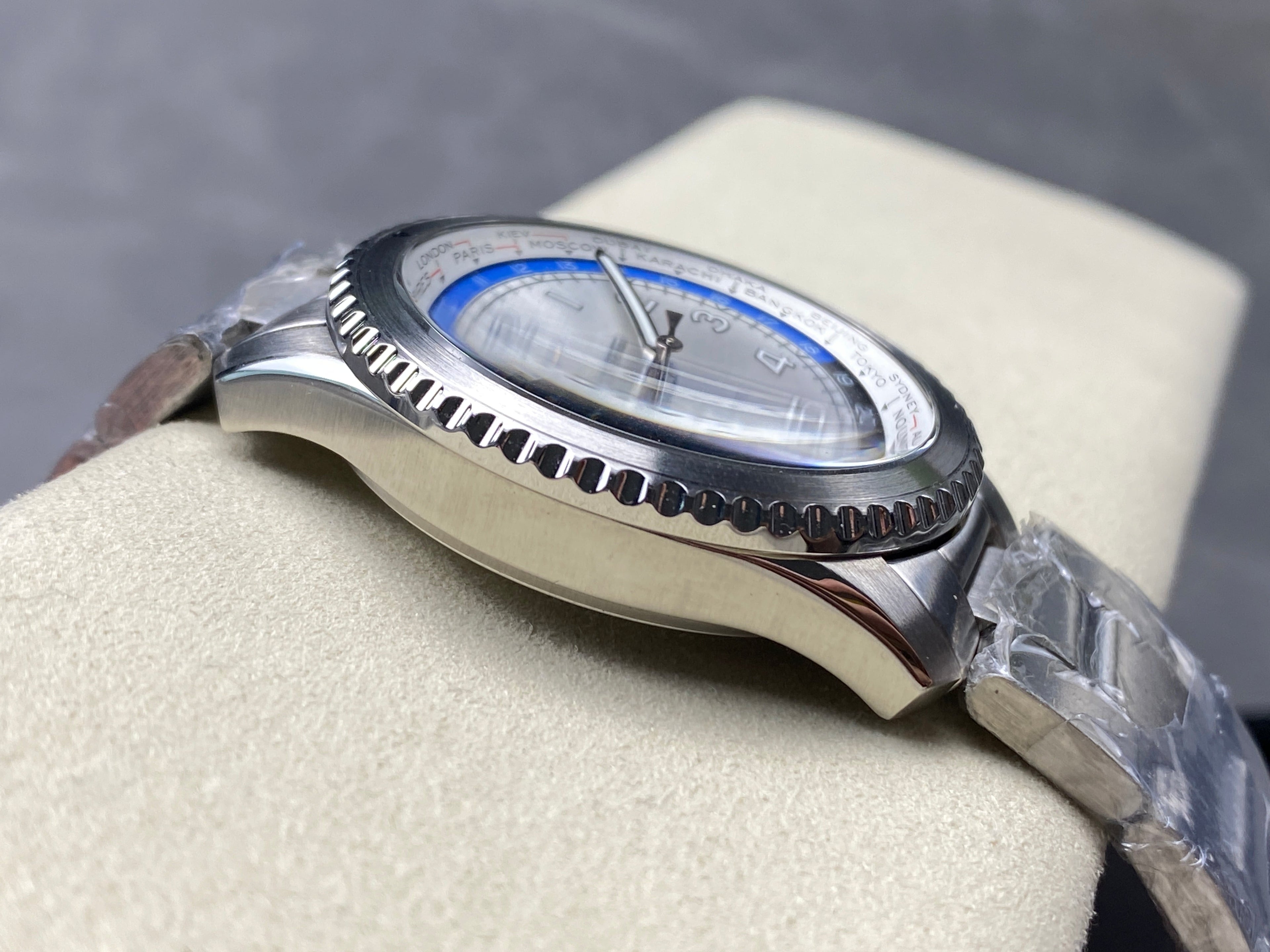 AVIATOR 8 AUTOMATIC ALL STEEL SILVER MIX BLACK BLUE DIAL