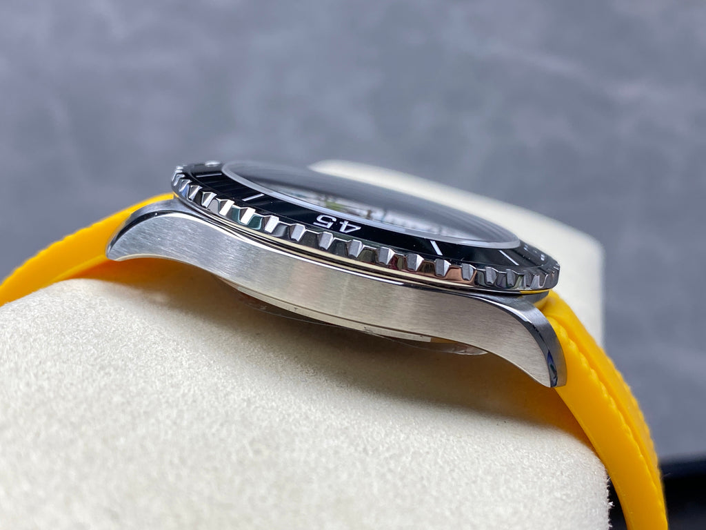 SUPEROCEAN 44 STEEL CASE YELLOW RUBBER STRAP