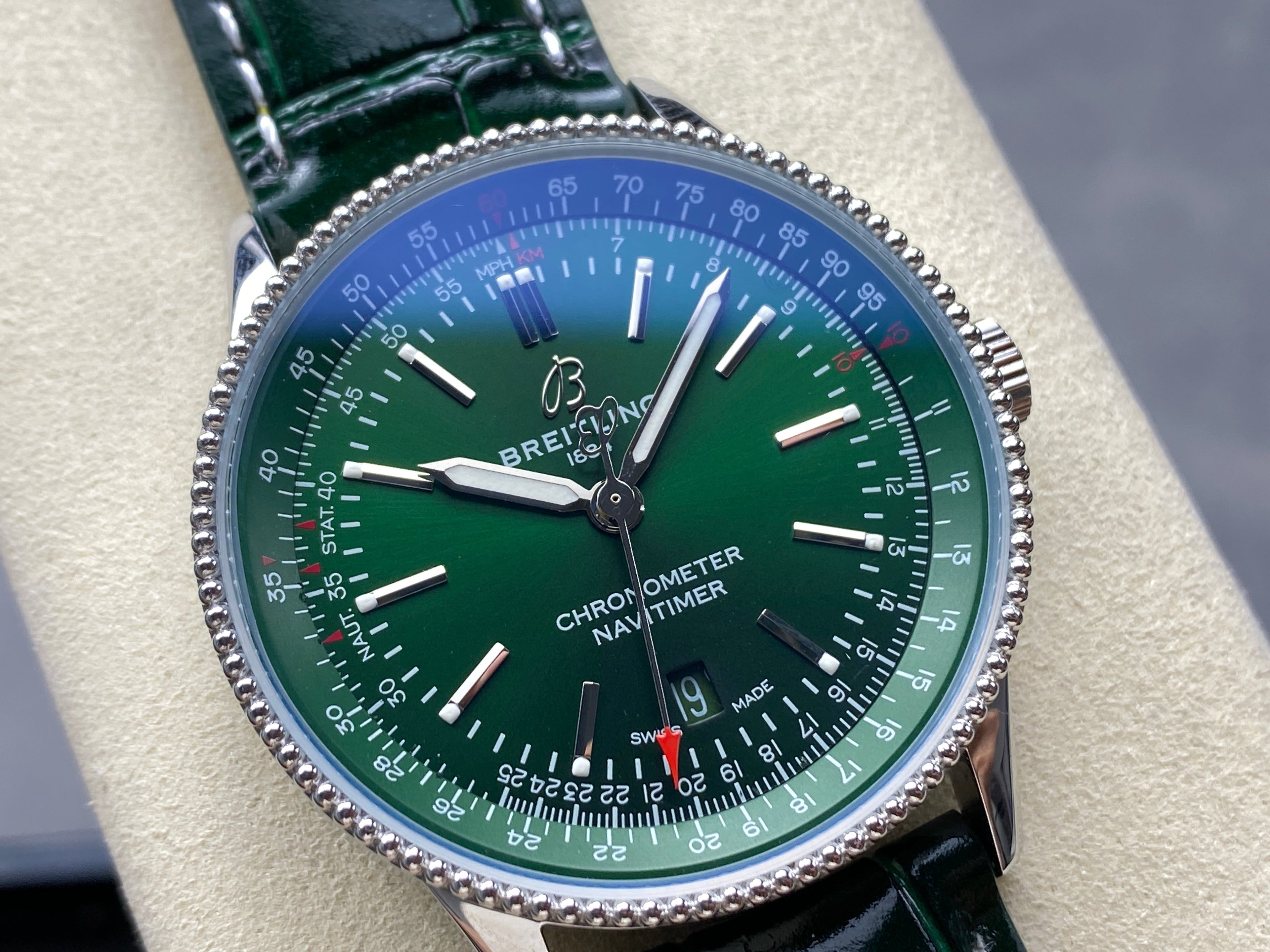 NAVITIMER AUTOMATIC 41 STEEL CASE GREEN DIAL