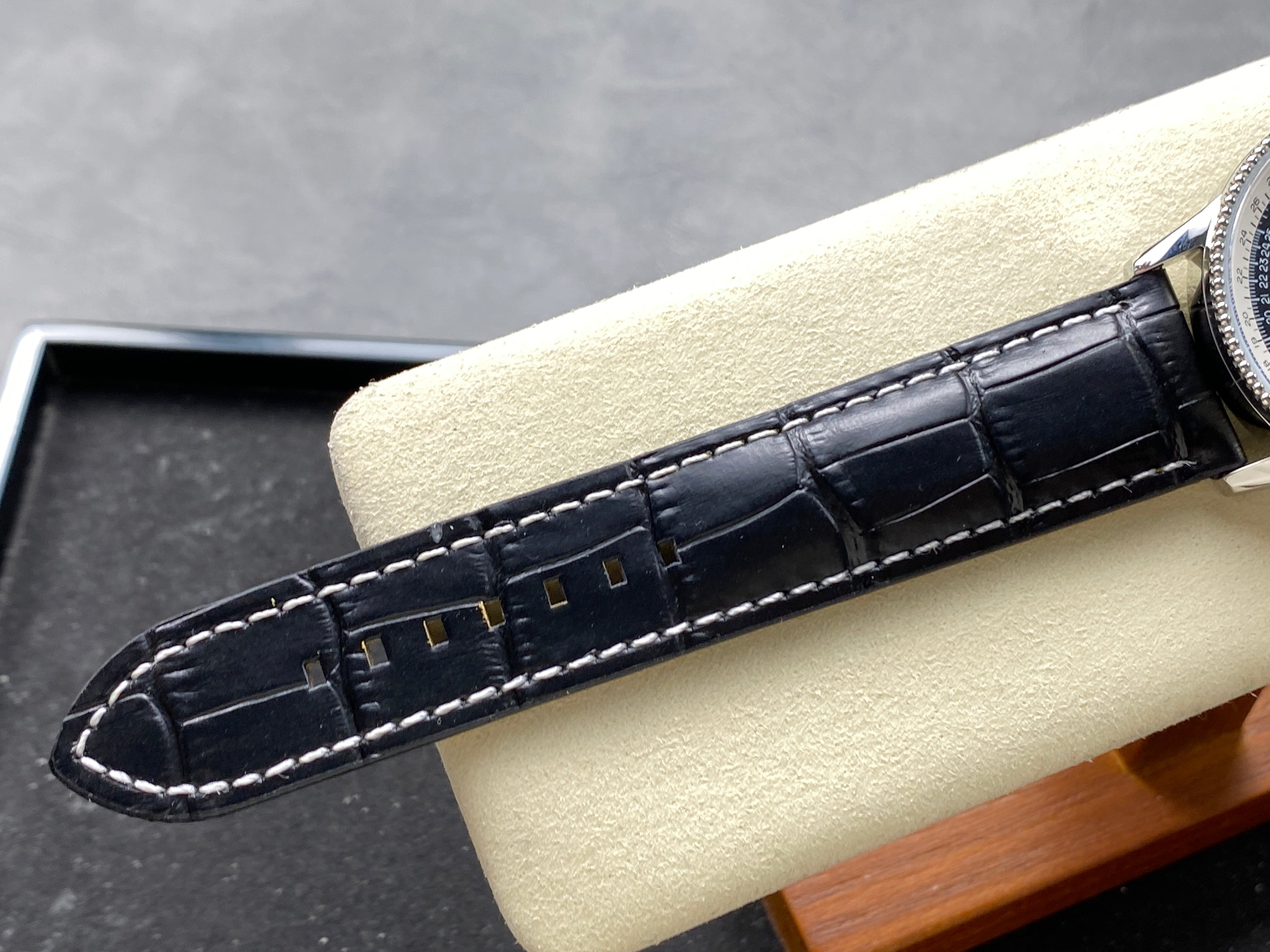 NAVITIMER AUTOMATIC 41 STEEL CASE BLACK ALLIGATOR LEATHER STRAP