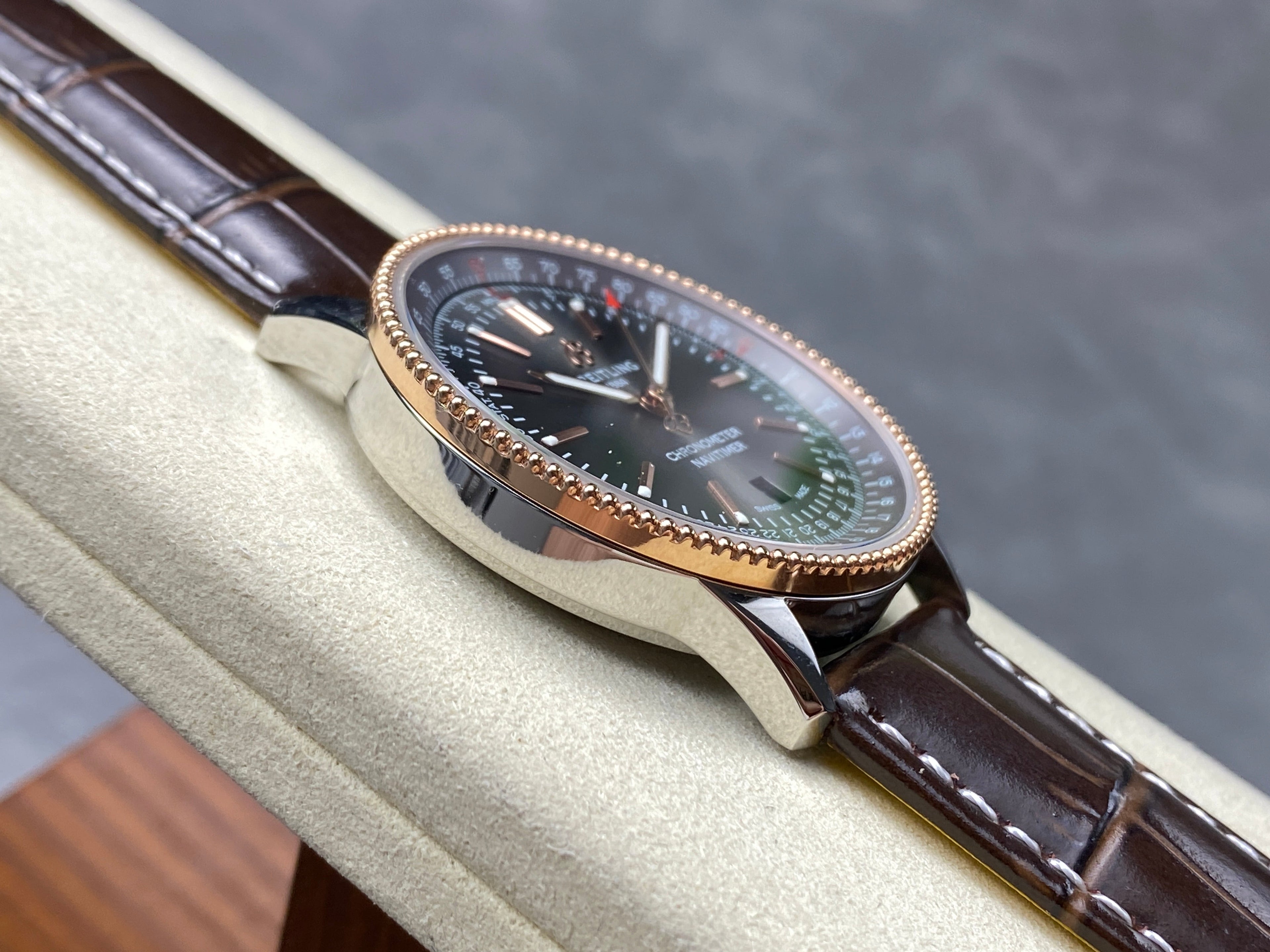 NAVITIMER AUTOMATIC 41 RED GOLD AND STEEL CASE BLACK DIAL