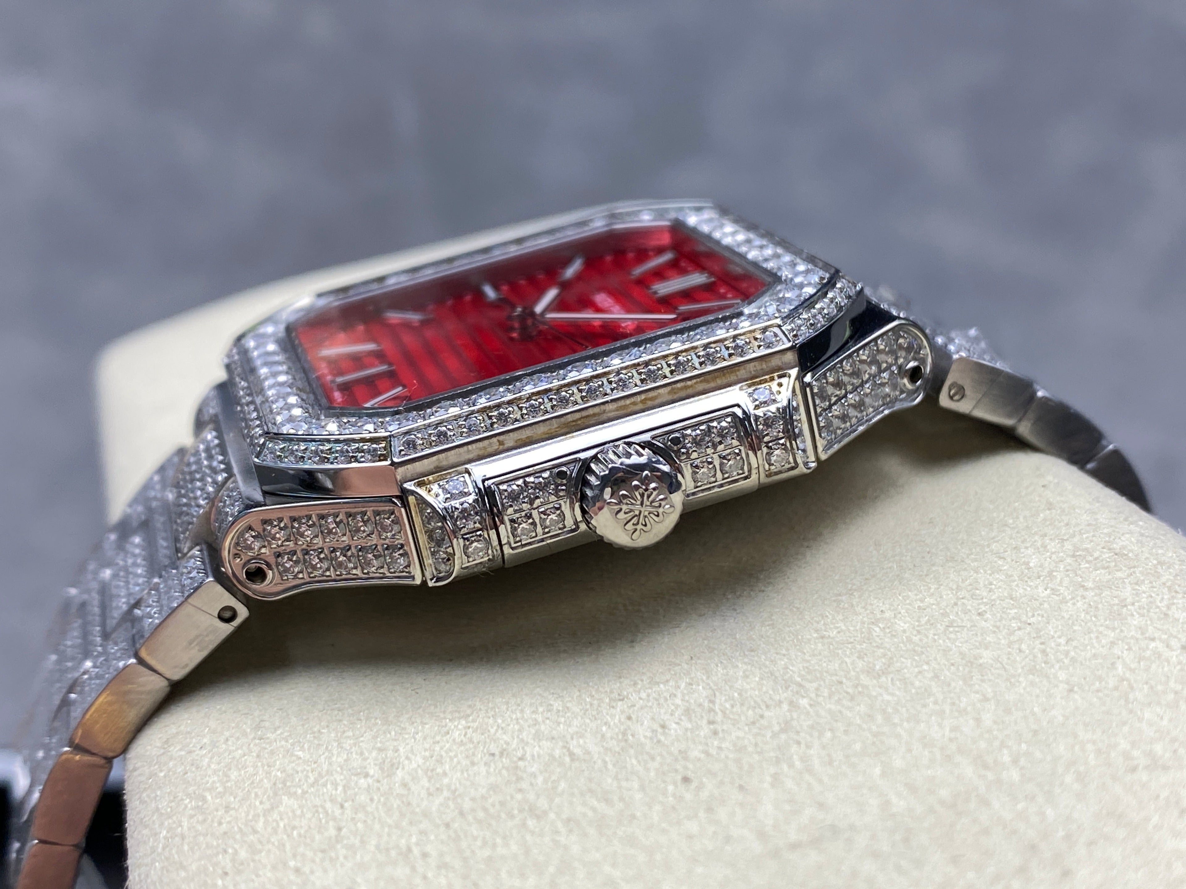 CUBITUS AUTOMATIC ALL STEEL ATTACHED DIAMOND RED DIAL