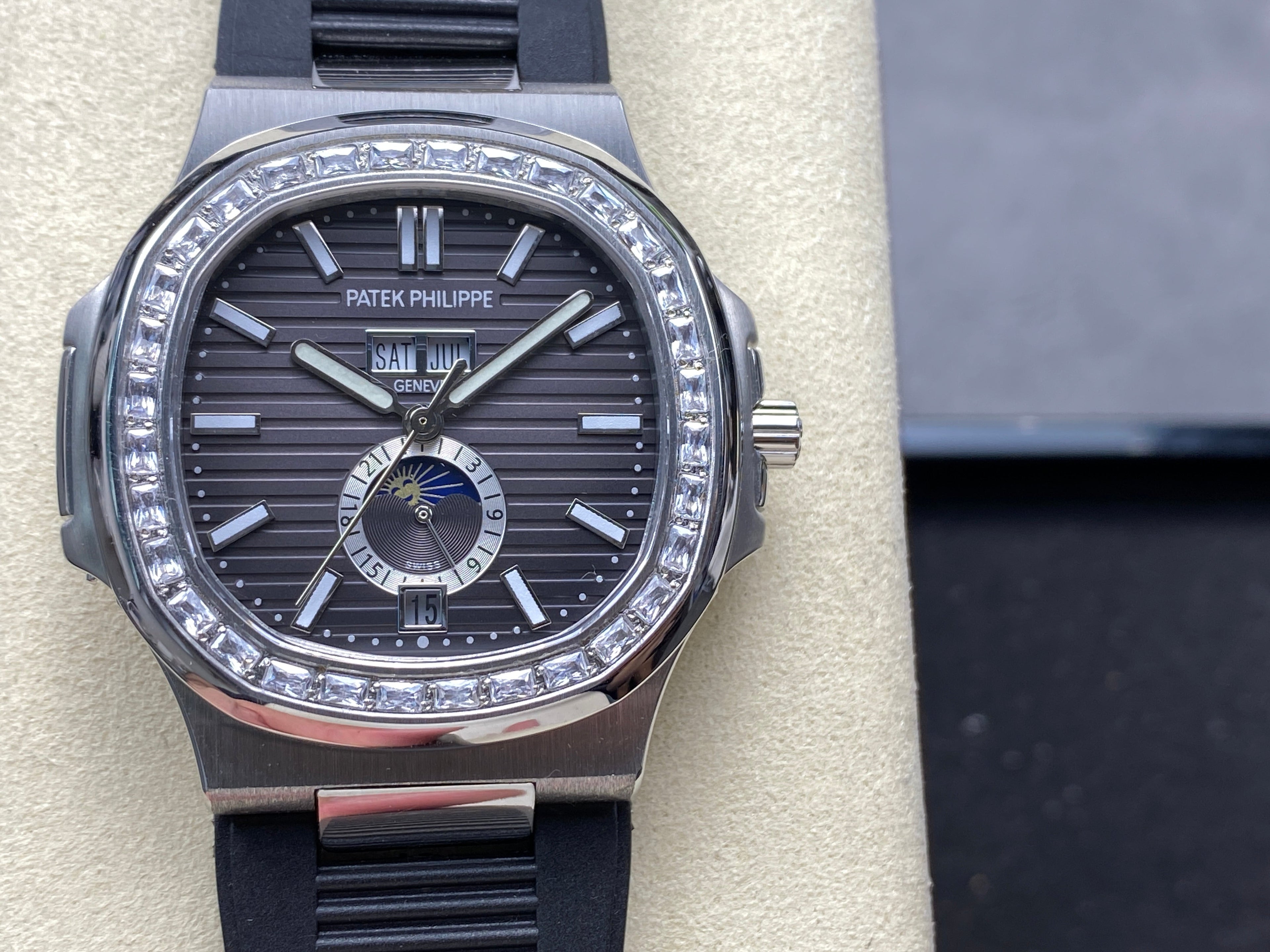 NAUTILUS STEEL ATTACHED DIAMOND BEZEL BLACK RUBBER STRAP