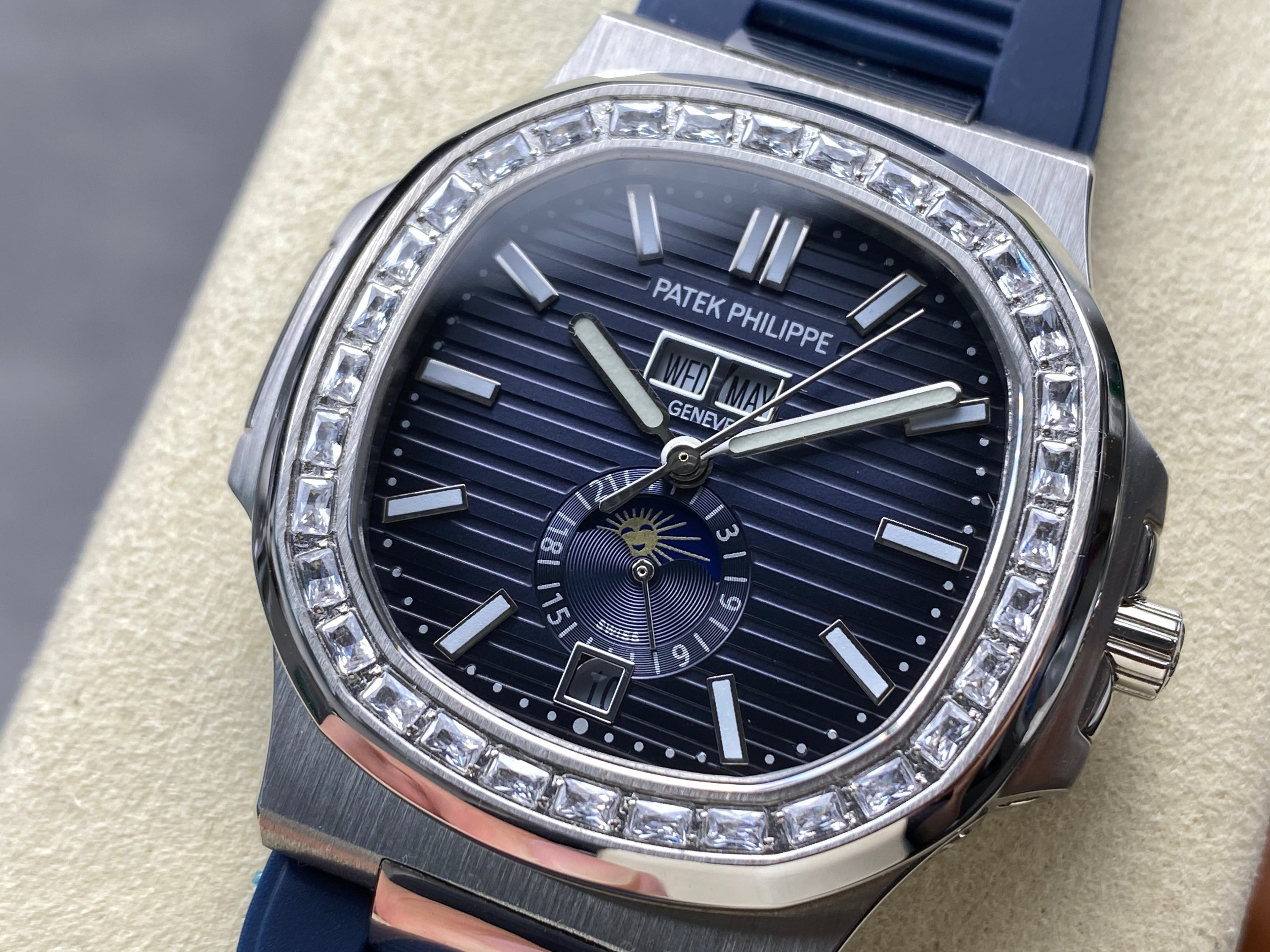 NAUTILUS STEEL ATTACHED DIAMOND BEZEL BLUE RUBBER STRAP