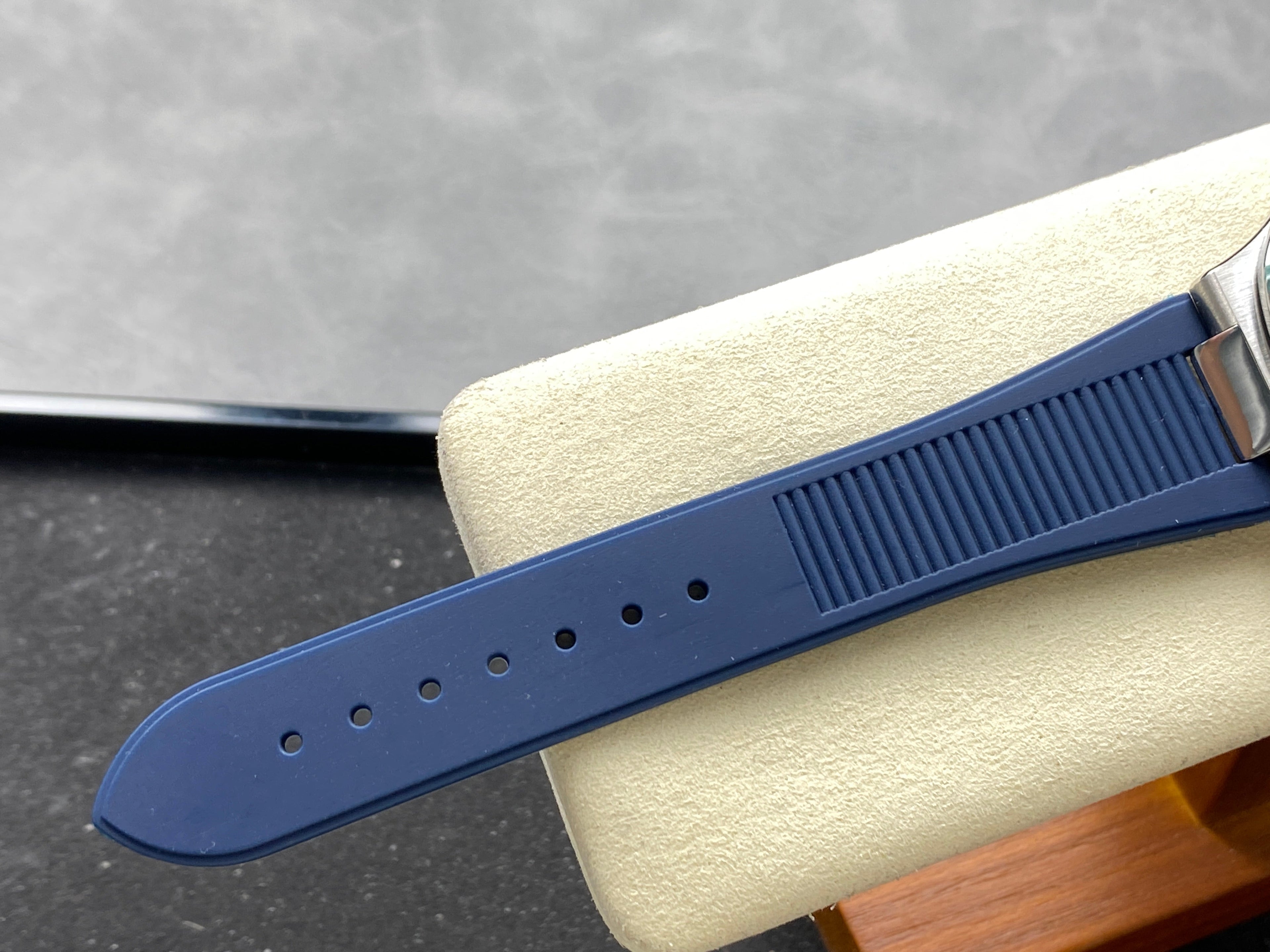 NAUTILUS STEEL ATTACHED DIAMOND BEZEL BLUE RUBBER STRAP